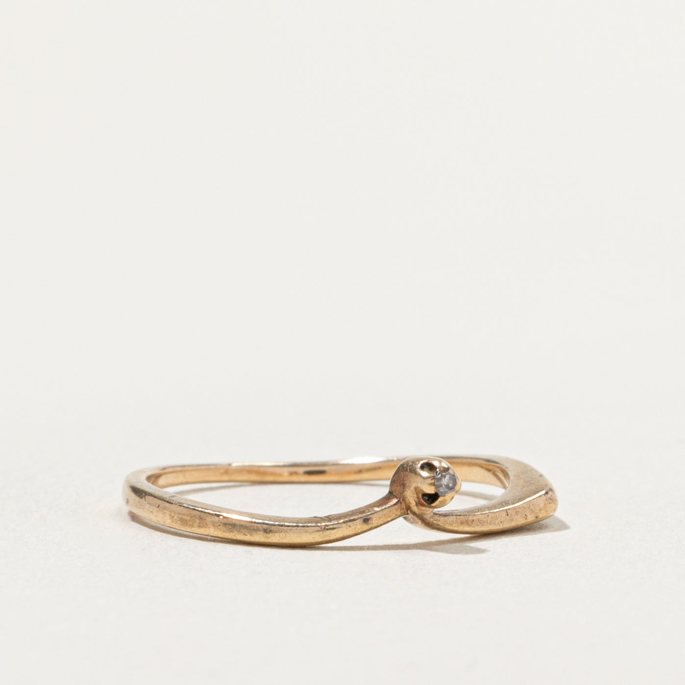 10k Diamond Peite Twisted Ring | SZ 5.25