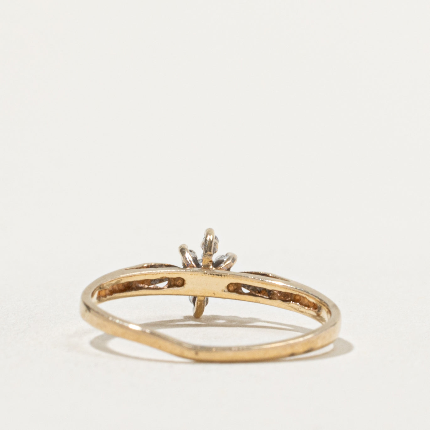 10k Diamond Floral Cluster Ring | SZ 6