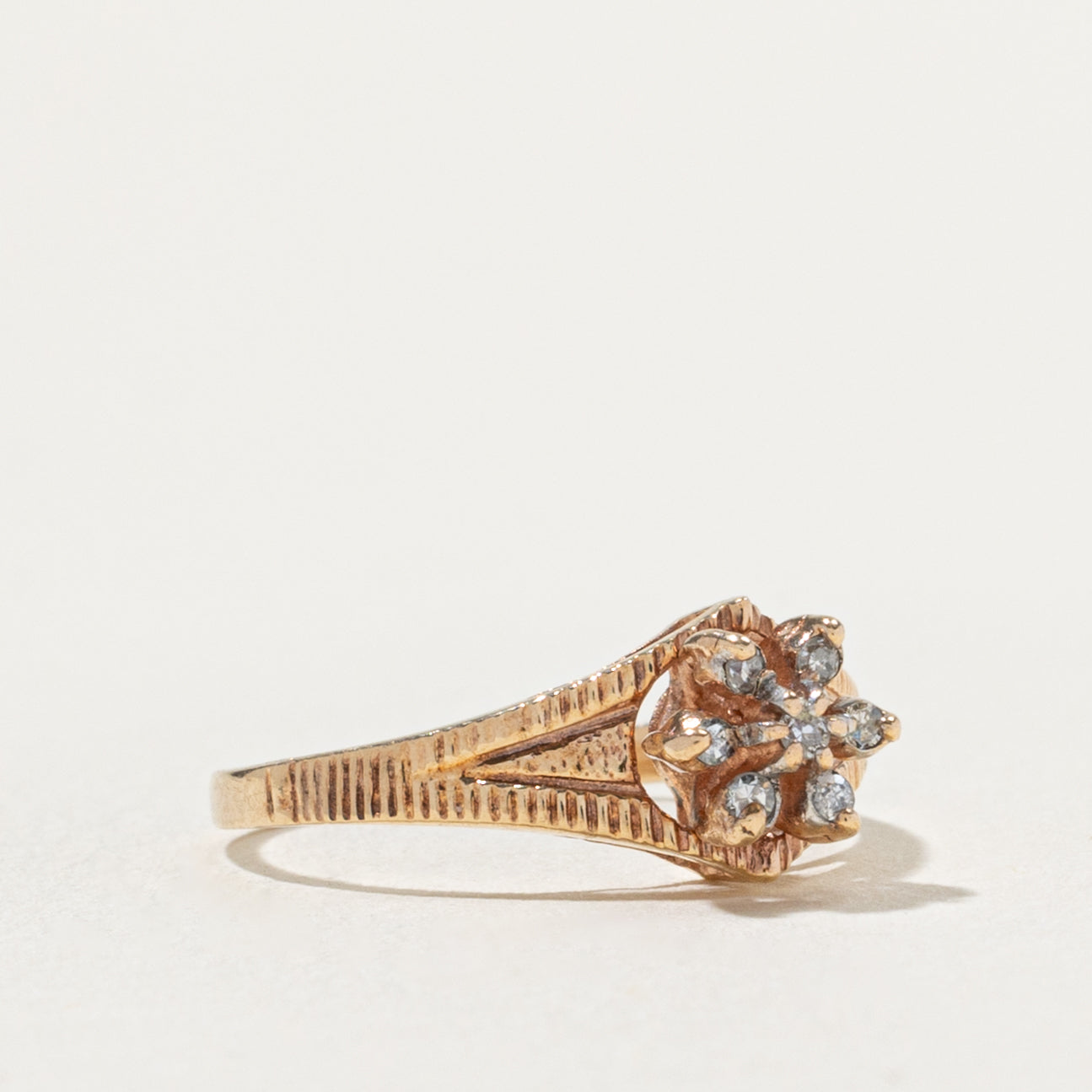10k Diamond Floral Cluster Textured Ring | SZ 4.25