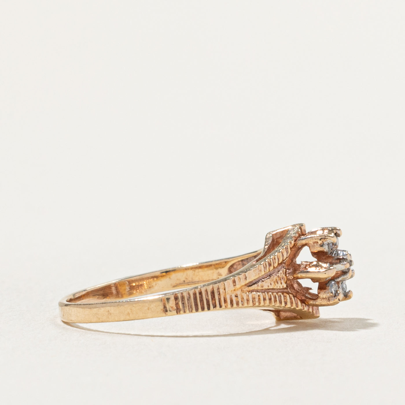 10k Diamond Floral Cluster Textured Ring | SZ 4.25