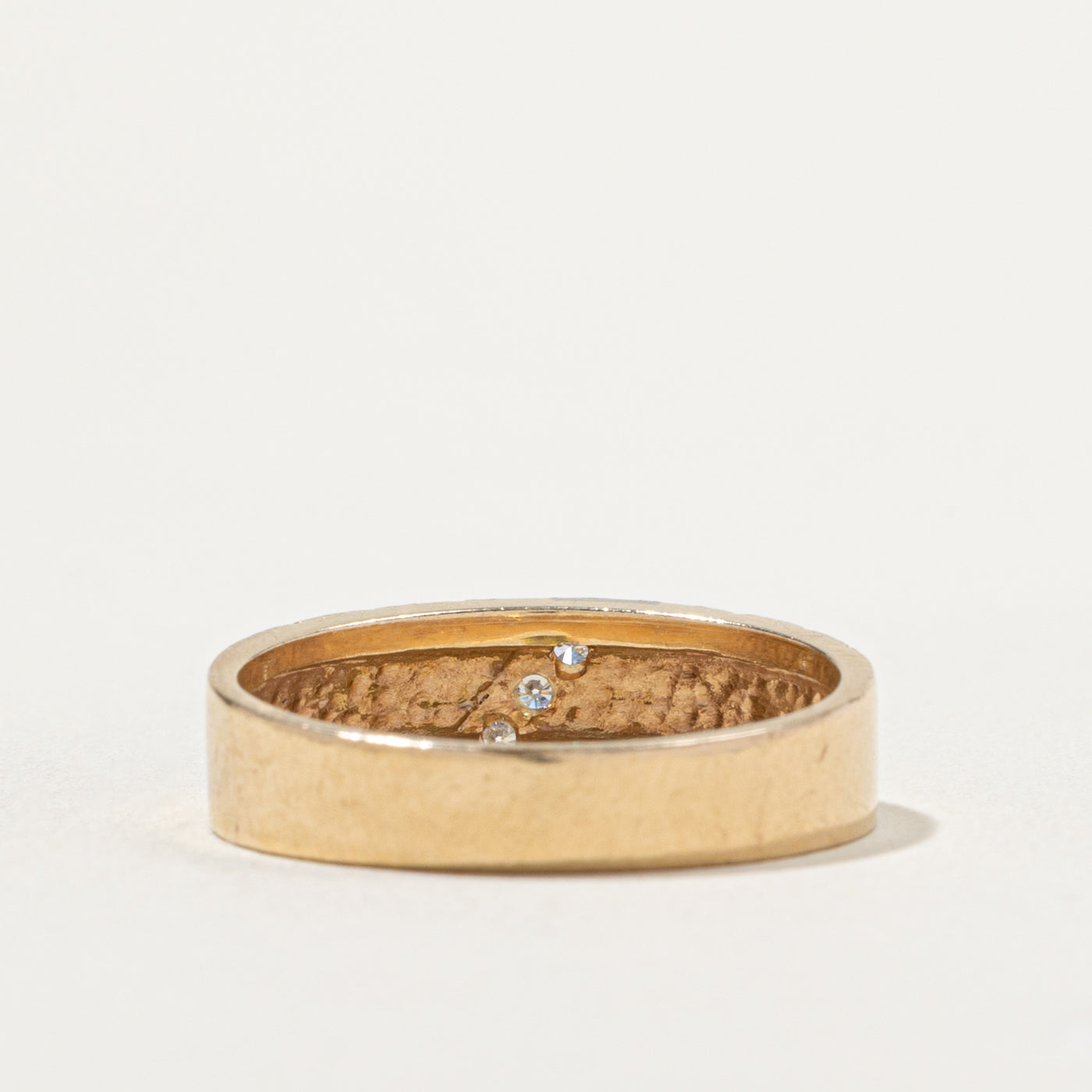 14k Diagonal Diamond Grooved Band | SZ 10.25