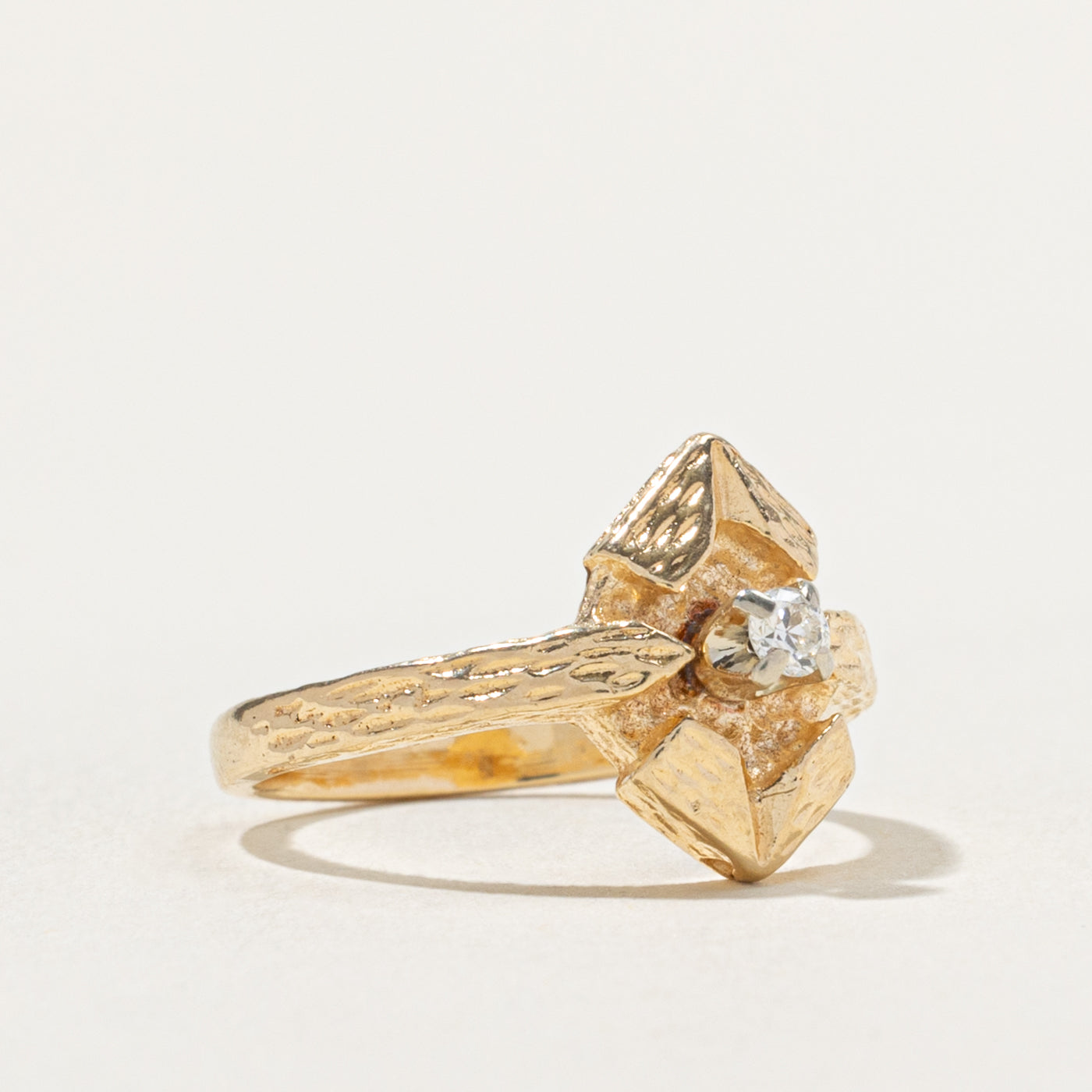 14k Single Diamond Textured Abstract | SZ 5.5