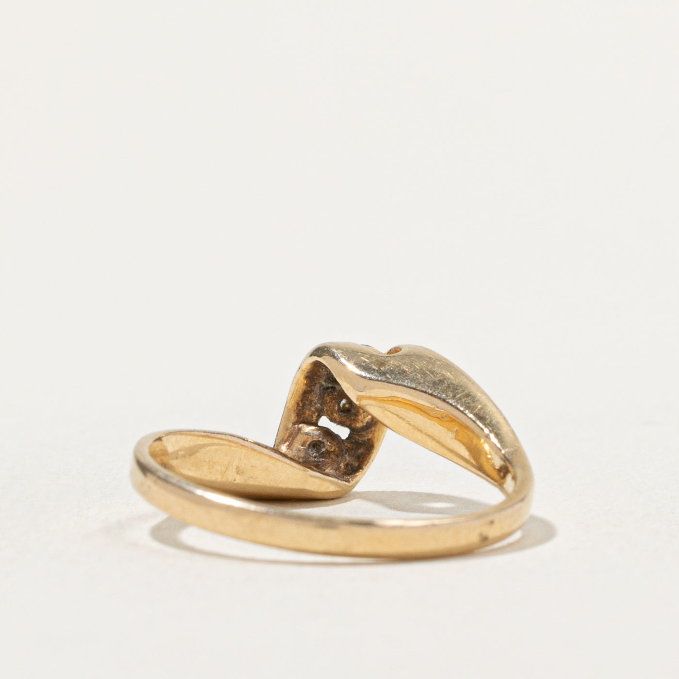 14k Three Stone Diamond Wave Twisted Ring | SZ 6