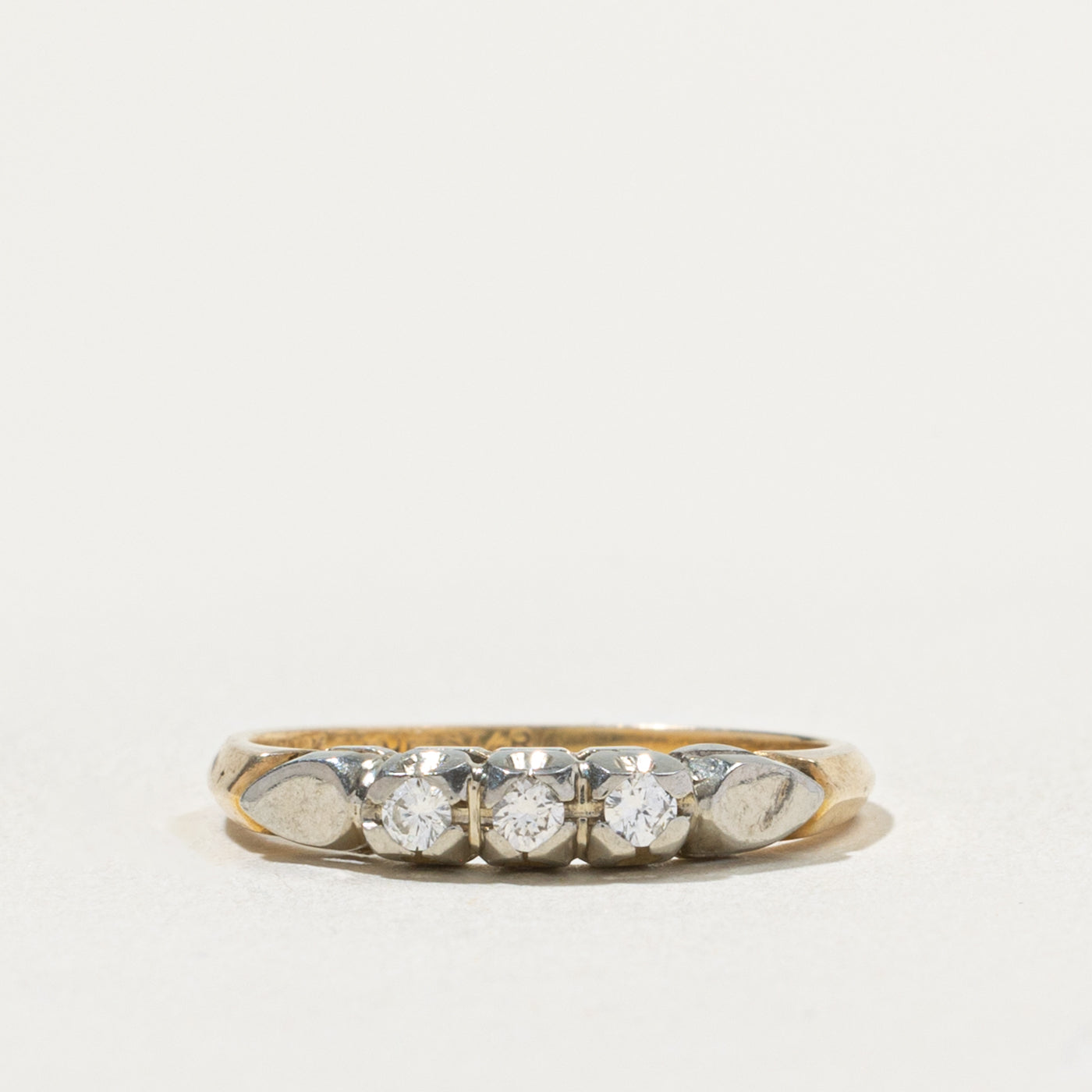 14k Three Stone Diamond Textured Band | SZ 5