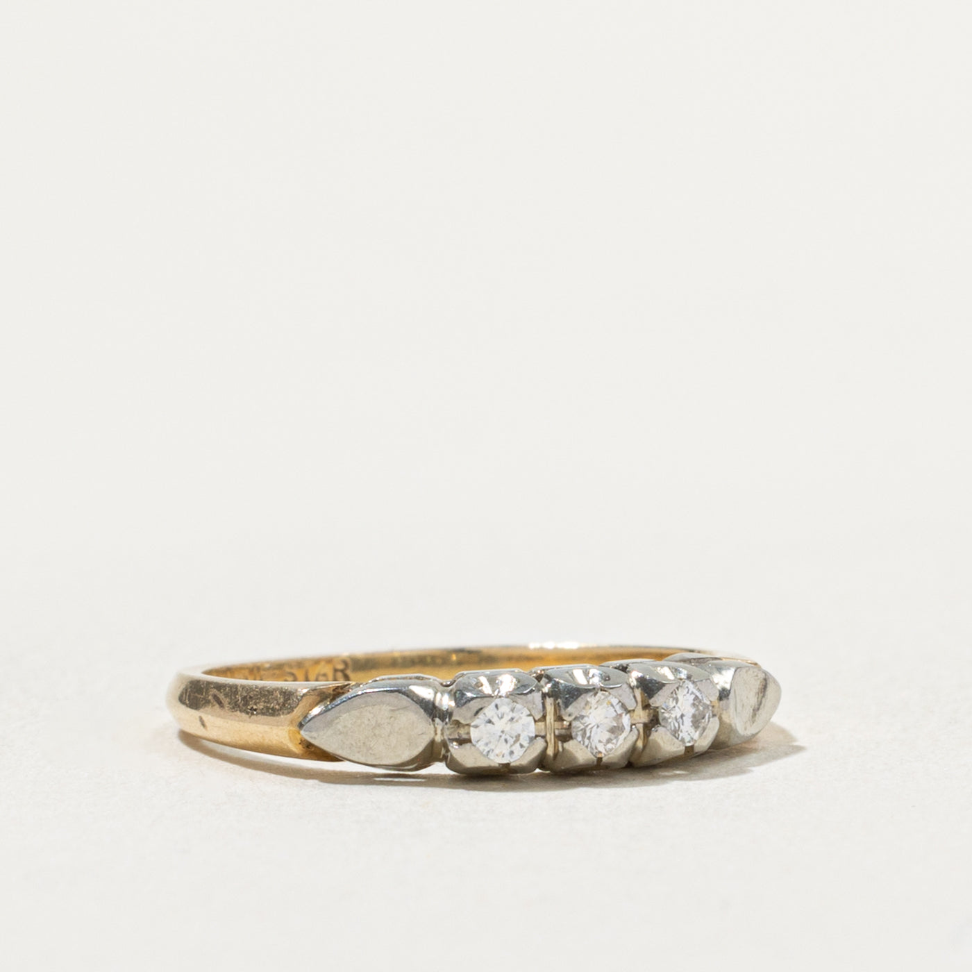 14k Three Stone Diamond Textured Band | SZ 5