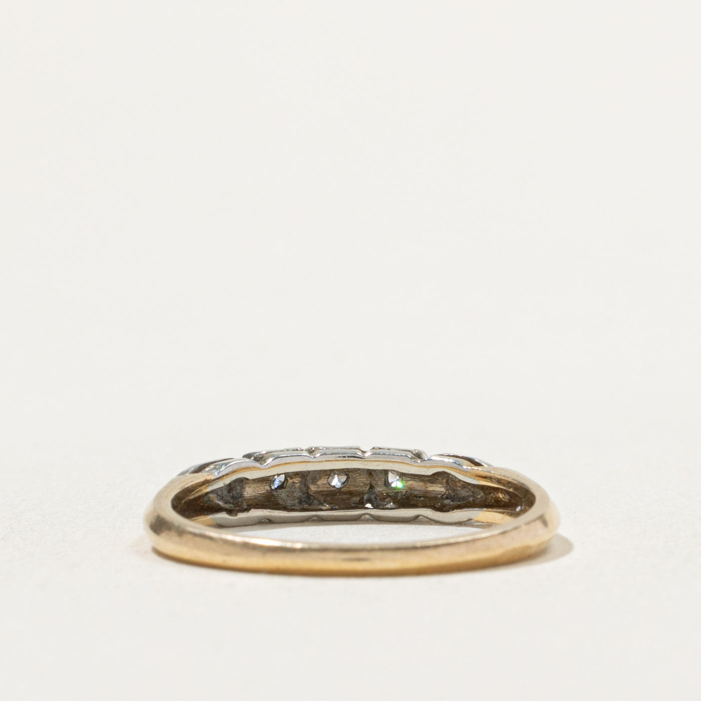 14k Three Stone Diamond Textured Band | SZ 5