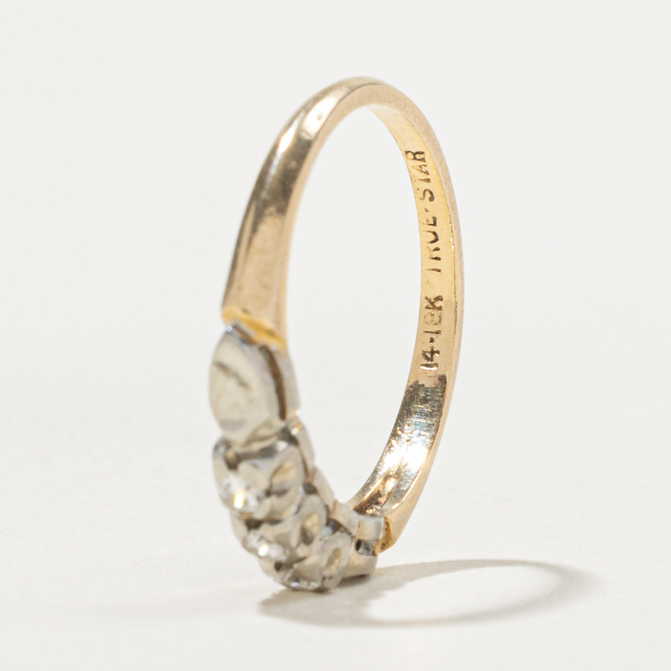 14k Three Stone Diamond Textured Band | SZ 5