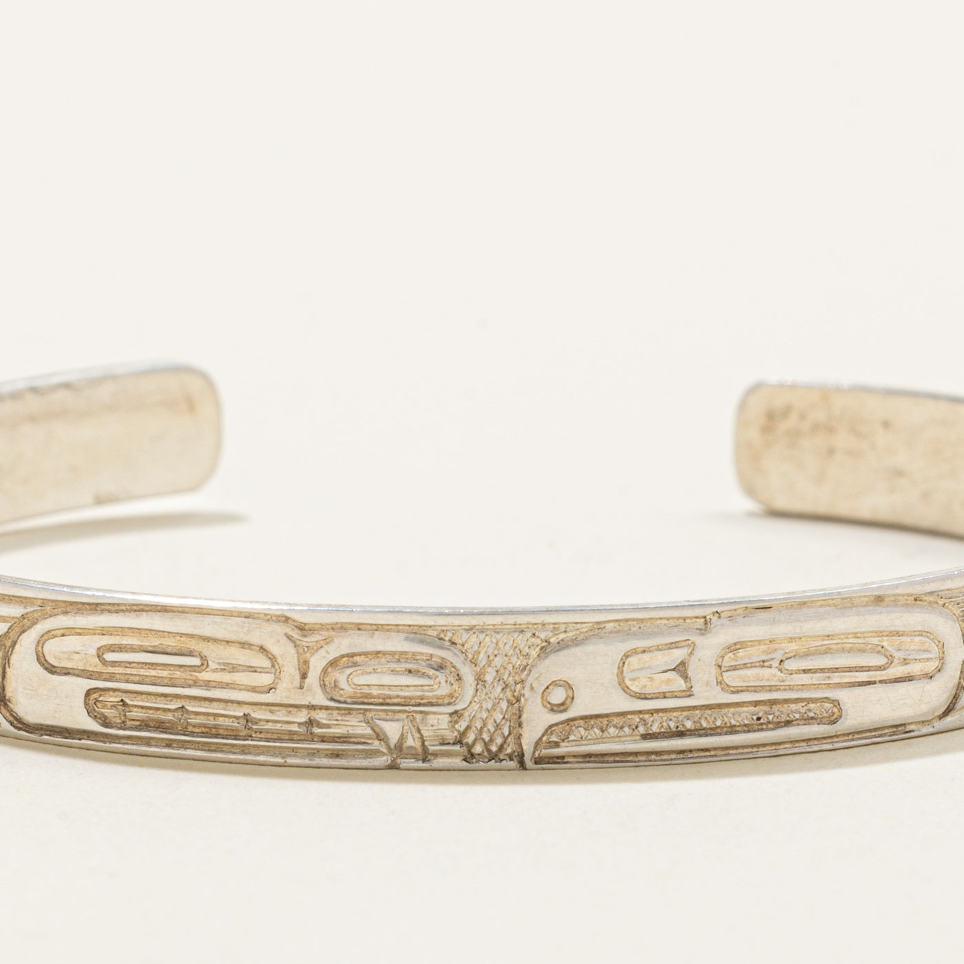 'Ding Hutchingson' Sterling Silver Indigenous Carved Beaver & Eagle Cuff | 5.5"