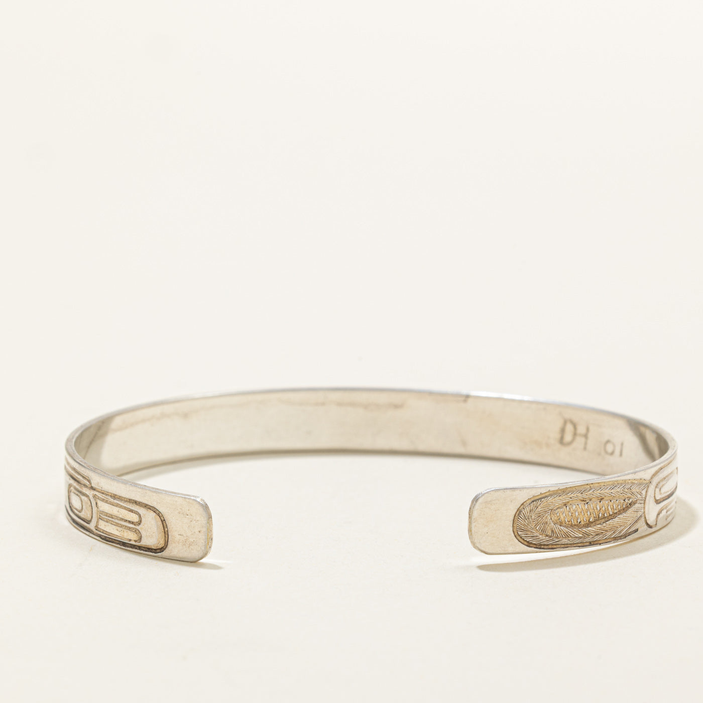 'Ding Hutchingson' Sterling Silver Indigenous Carved Beaver & Eagle Cuff | 5.5"