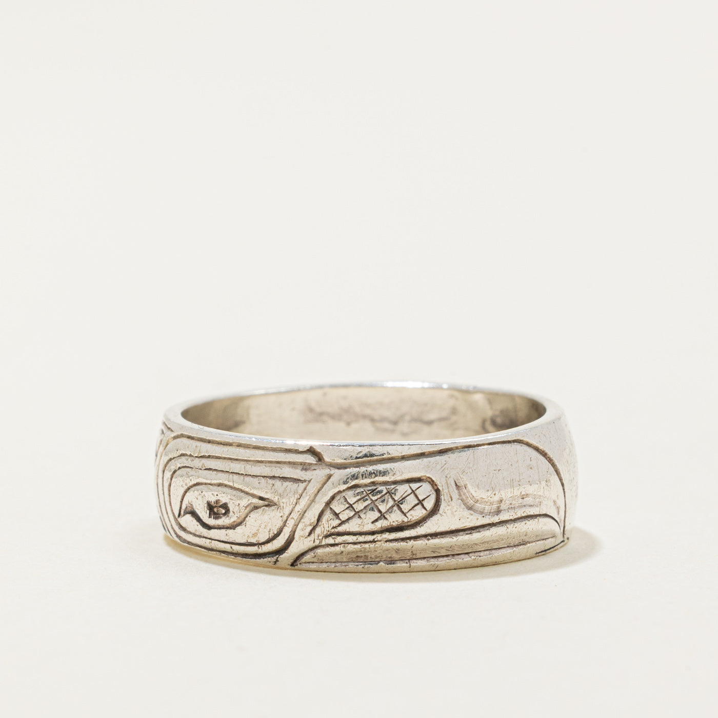 'Rosilee' Sterling Silver Indigenous Carved Raven Ring | 6.6mm | SZ 9.5