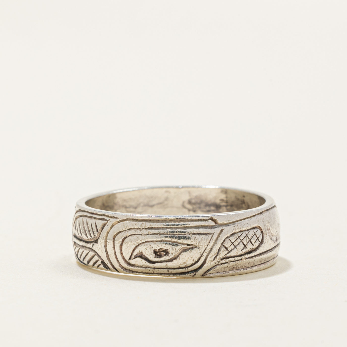 'Rosilee' Sterling Silver Indigenous Carved Raven Ring | 6.6mm | SZ 9.5