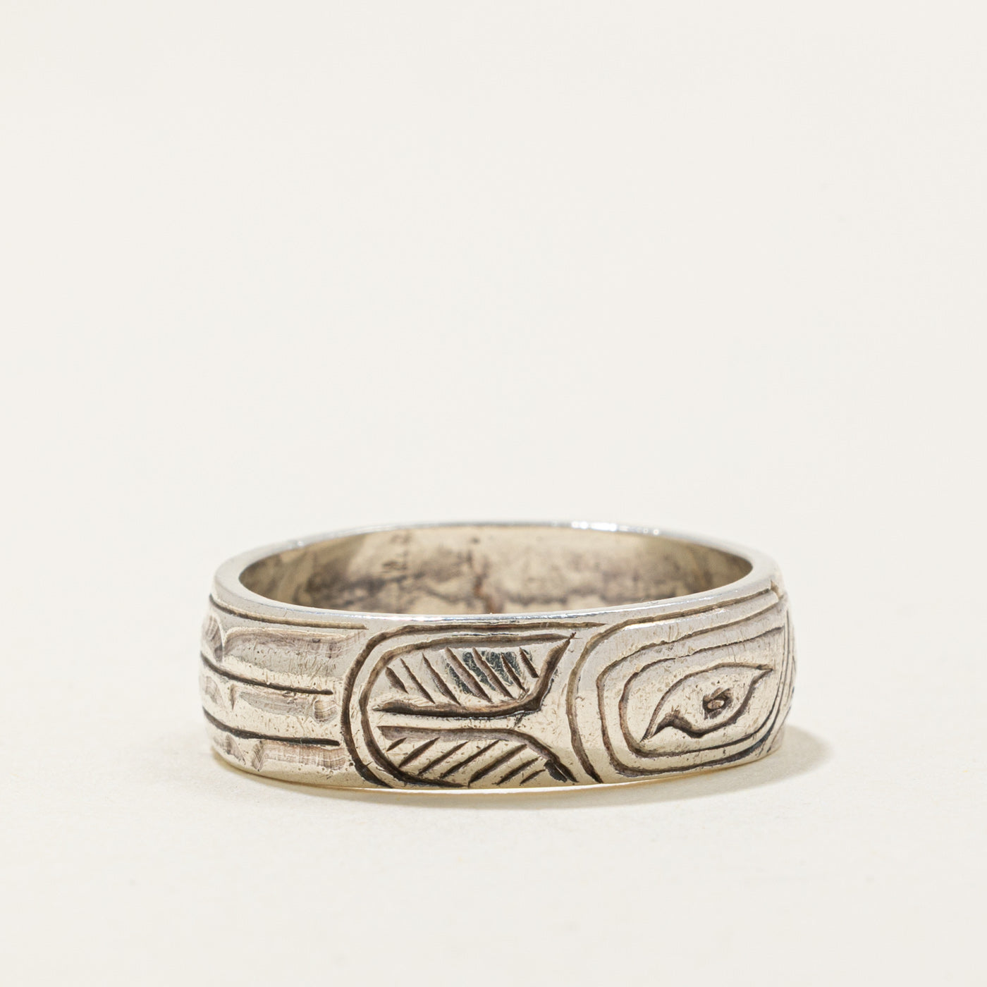 'Rosilee' Sterling Silver Indigenous Carved Raven Ring | 6.6mm | SZ 9.5