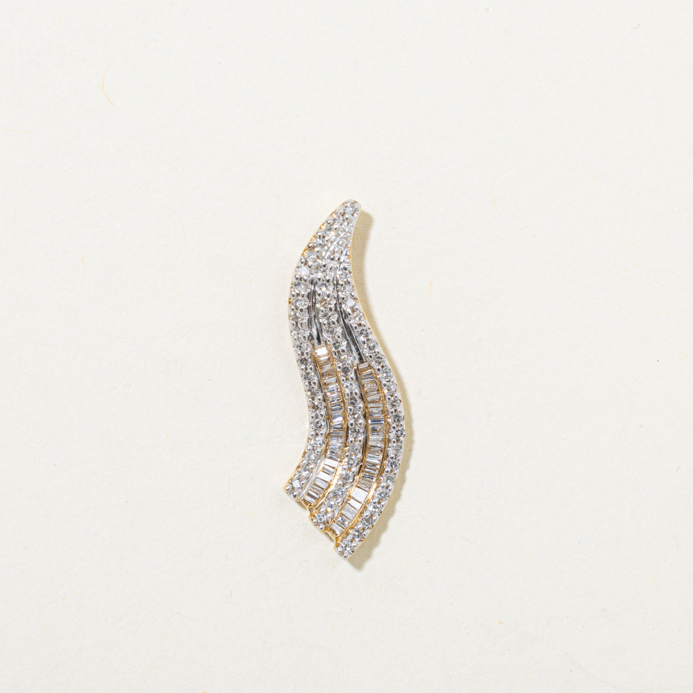10k Diamond Wave Pendant | 0.18ctw