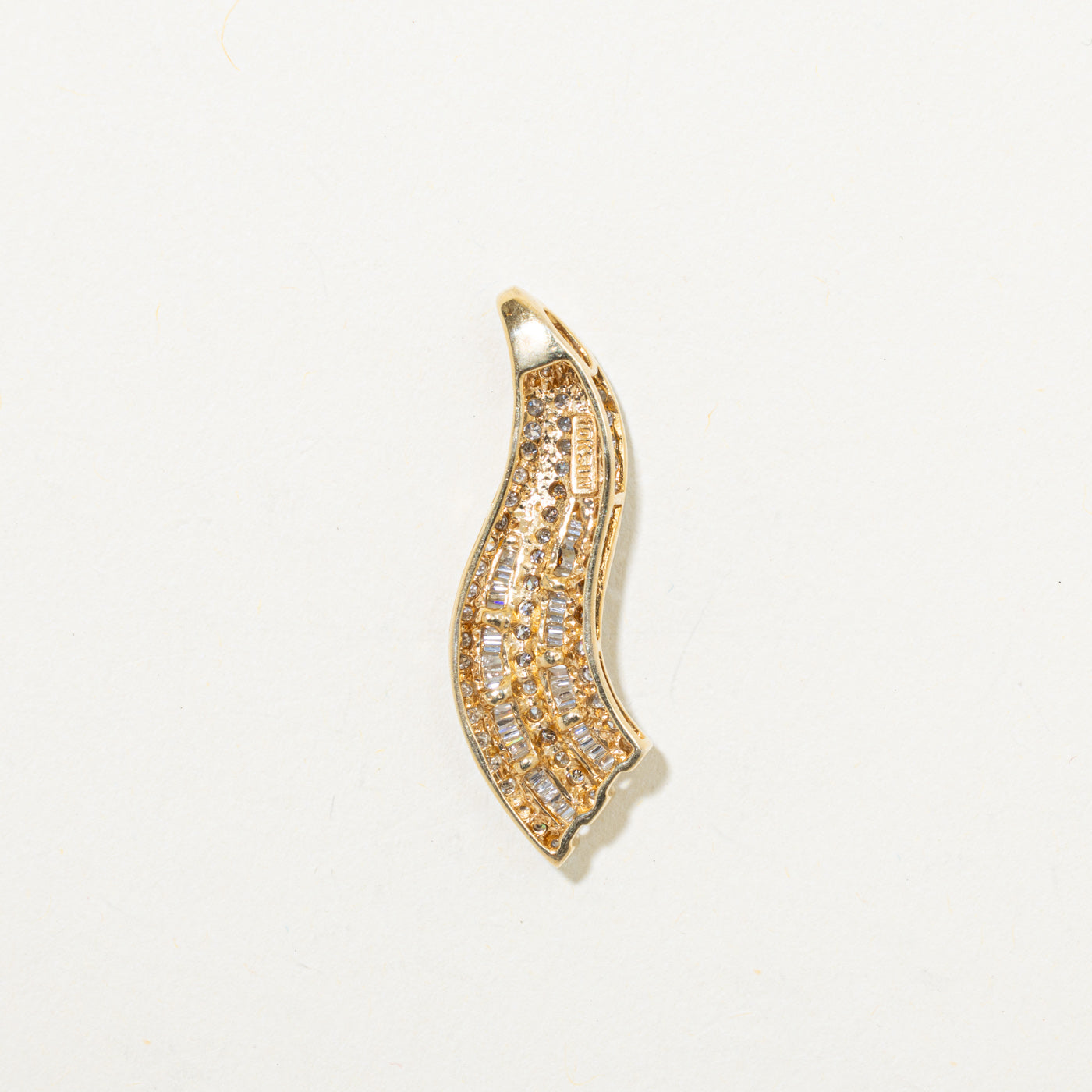 10k Diamond Wave Pendant | 0.18ctw