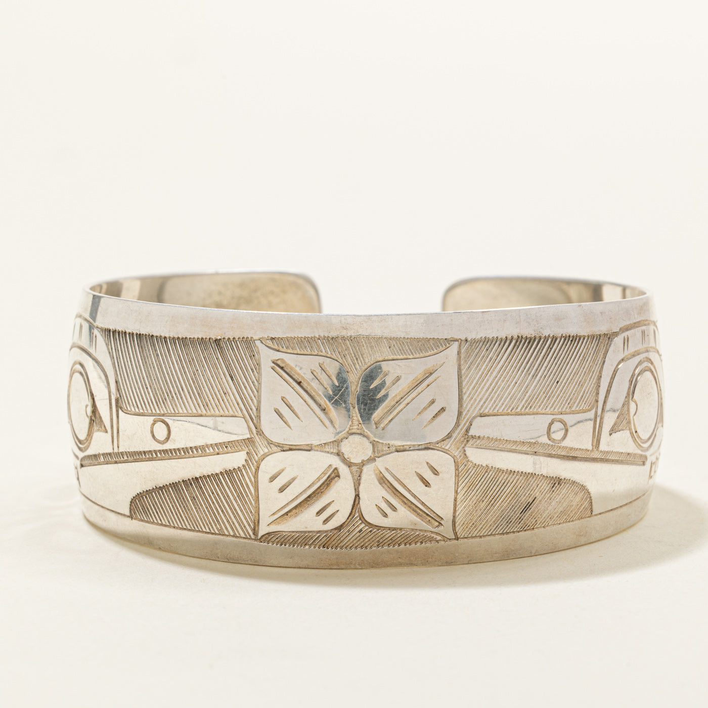 'Gilbert Pat' Sterling Silver Indigenous Carved Hummingbird Cuff | 6"
