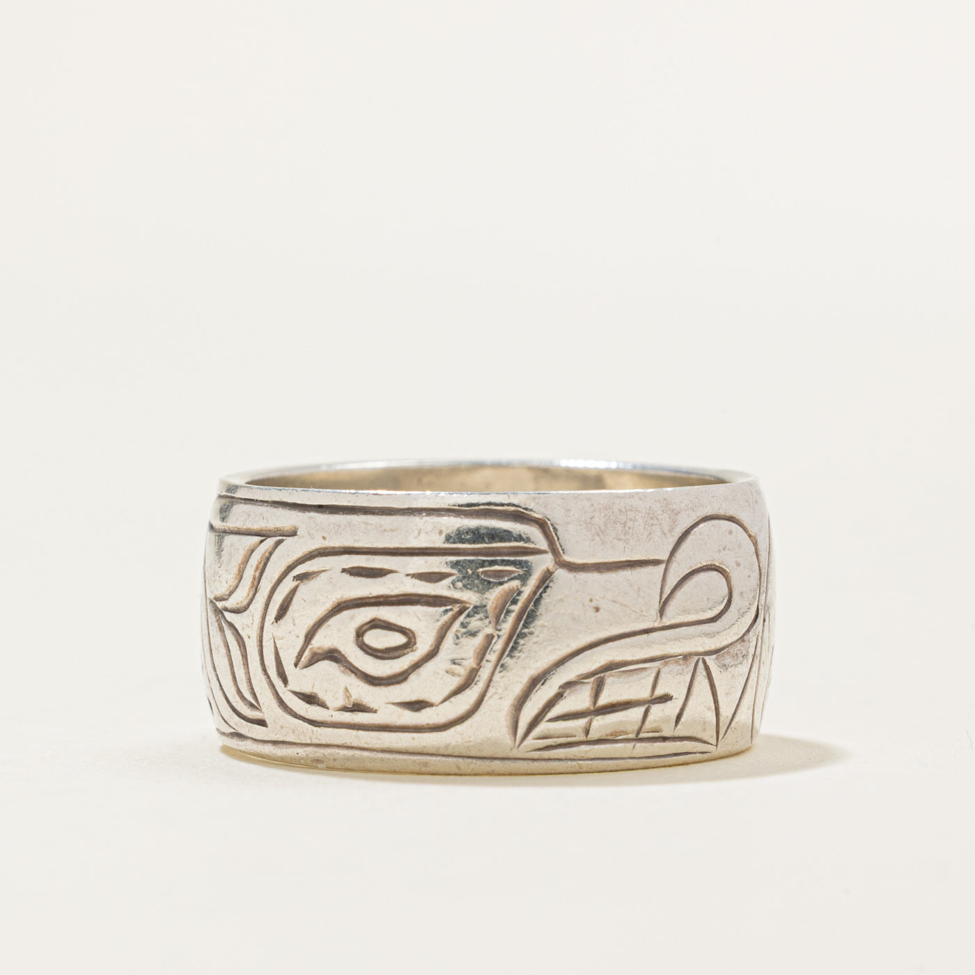 'Rosilee' Sterling Silver Indigenous Carved Wolf Ring | 9.5mm | SZ 6.25