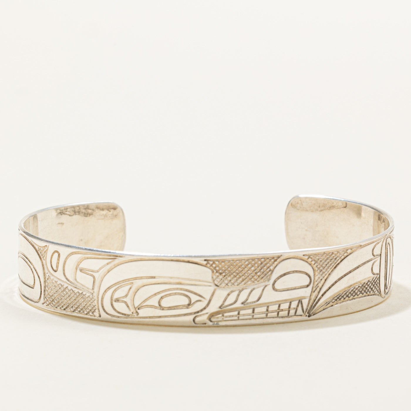 'Travis Henry' Sterling Silver Indigenous Carved Wolf Cuff | 6"