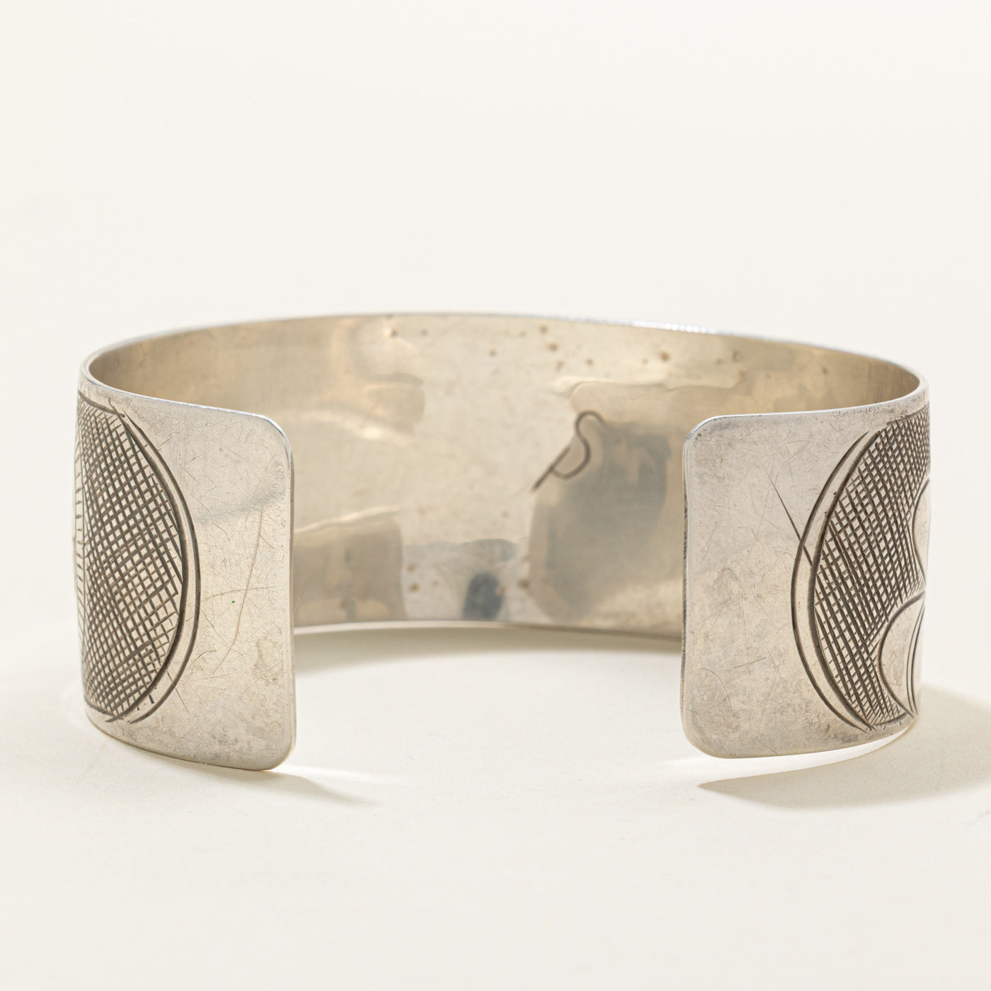 'Stuart Pagaduan' Sterling Silver Indigenous Carved Bird Cuff | 6"