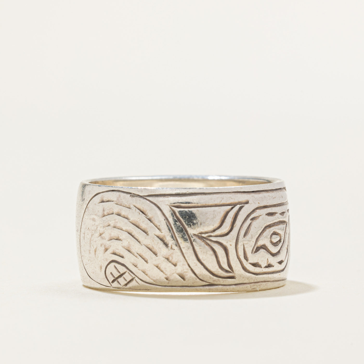 'Rosilee' Sterling Silver Indigenous Carved Wolf Ring | 9.5mm | SZ 6.25