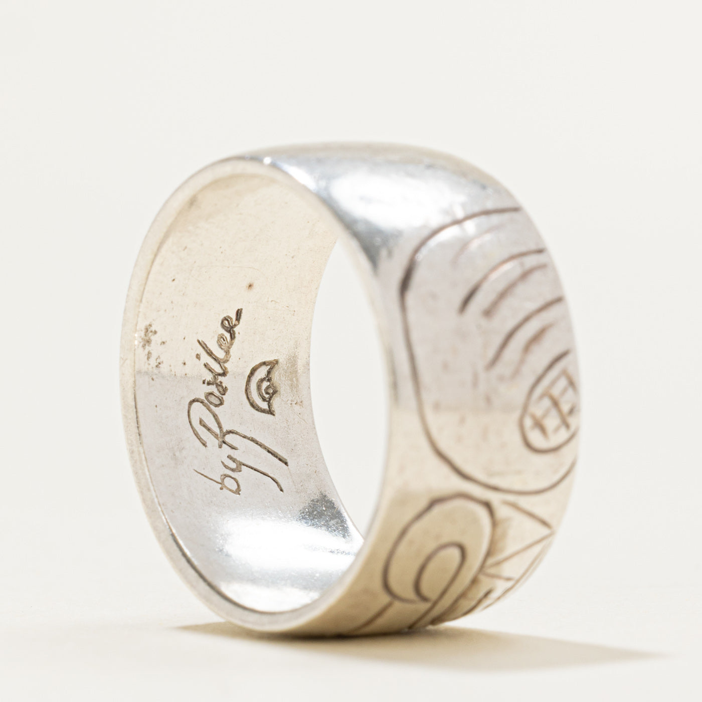 'Rosilee' Sterling Silver Indigenous Carved Wolf Ring | 9.5mm | SZ 6.25