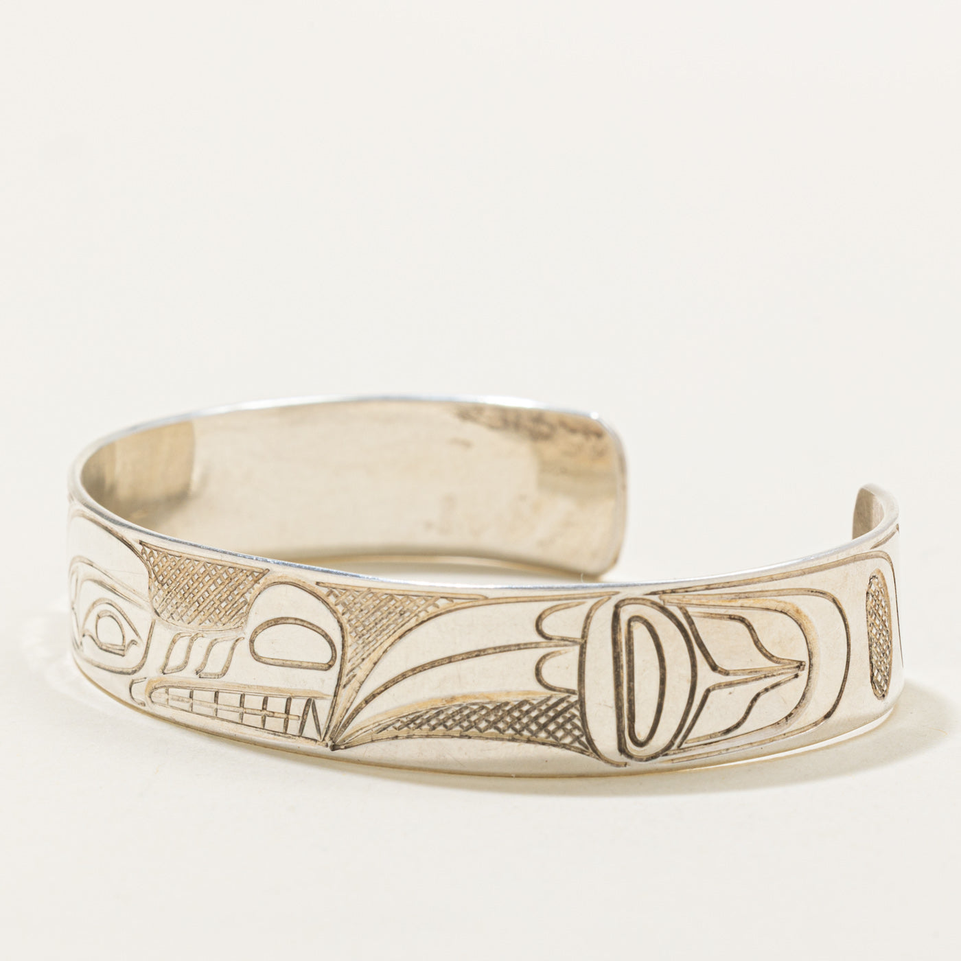 'Travis Henry' Sterling Silver Indigenous Carved Wolf Cuff | 6"