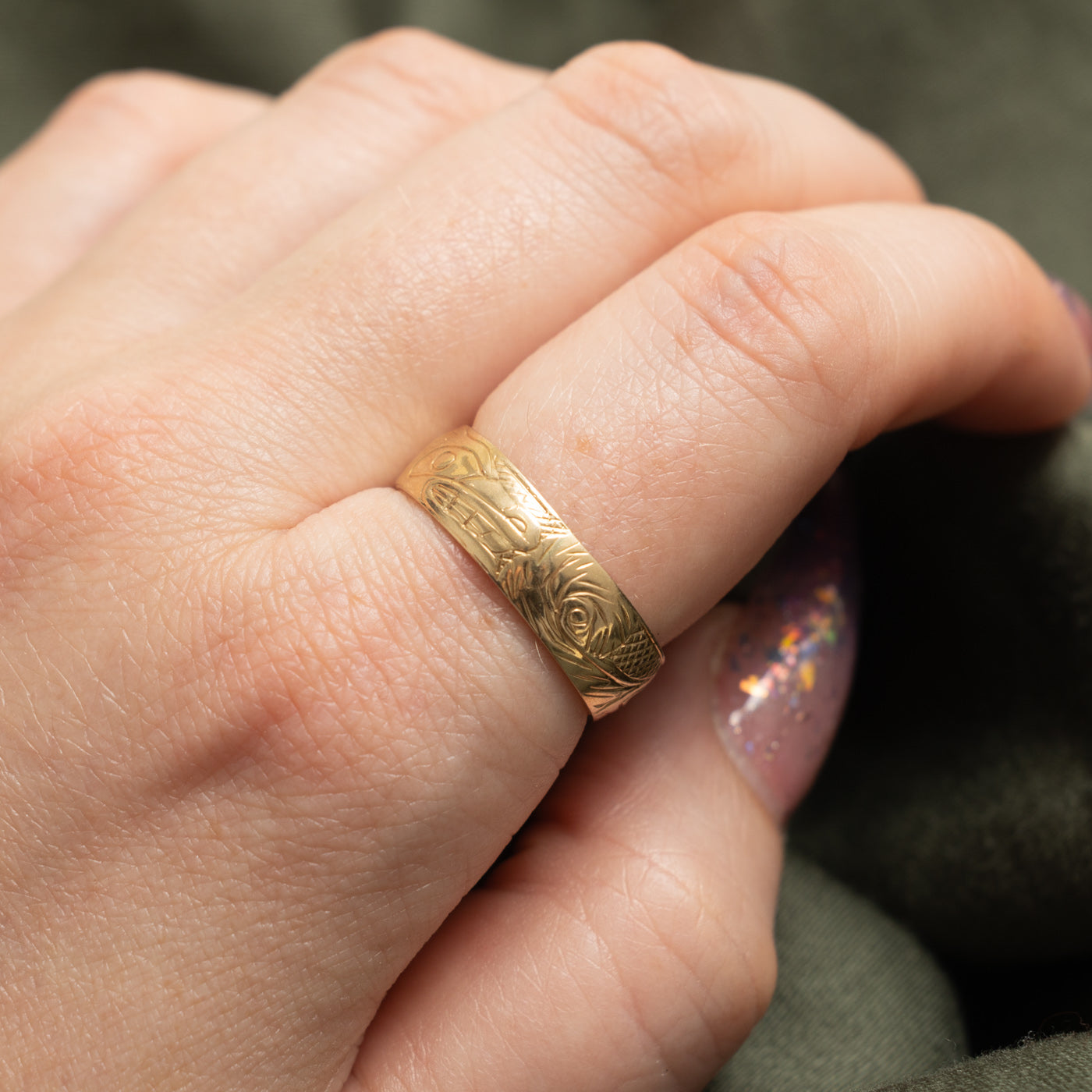 14k Yellow Gold Indigenous Carved Wolf Ring | SZ 9.5