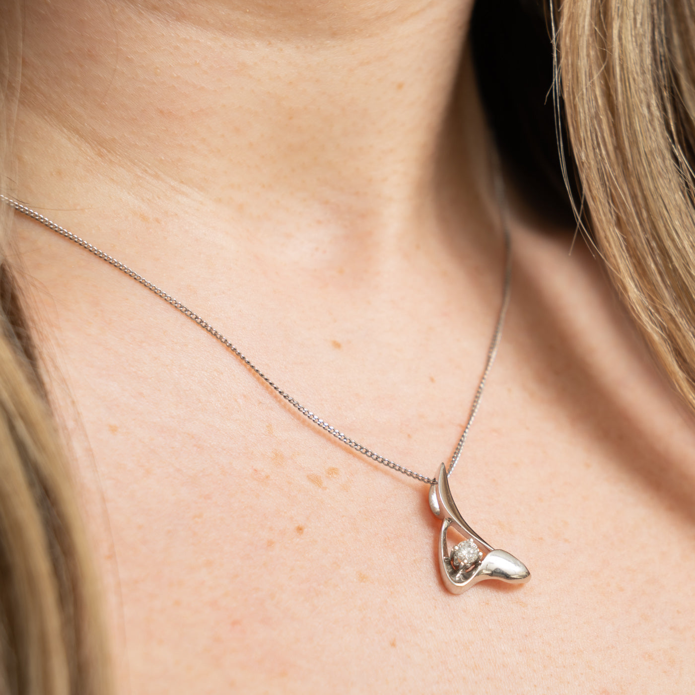 10k Round Brilliant Diamond Abstract Pendant | 0.22ct