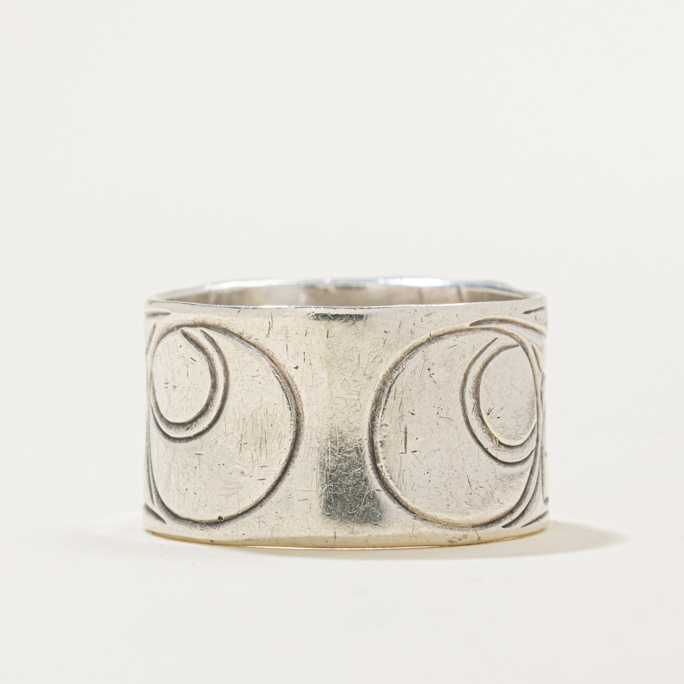 'Richard Lang' Sterling Silver and 14K Indigenous Carved Bear Ring | 12.8mm | SZ 10.75