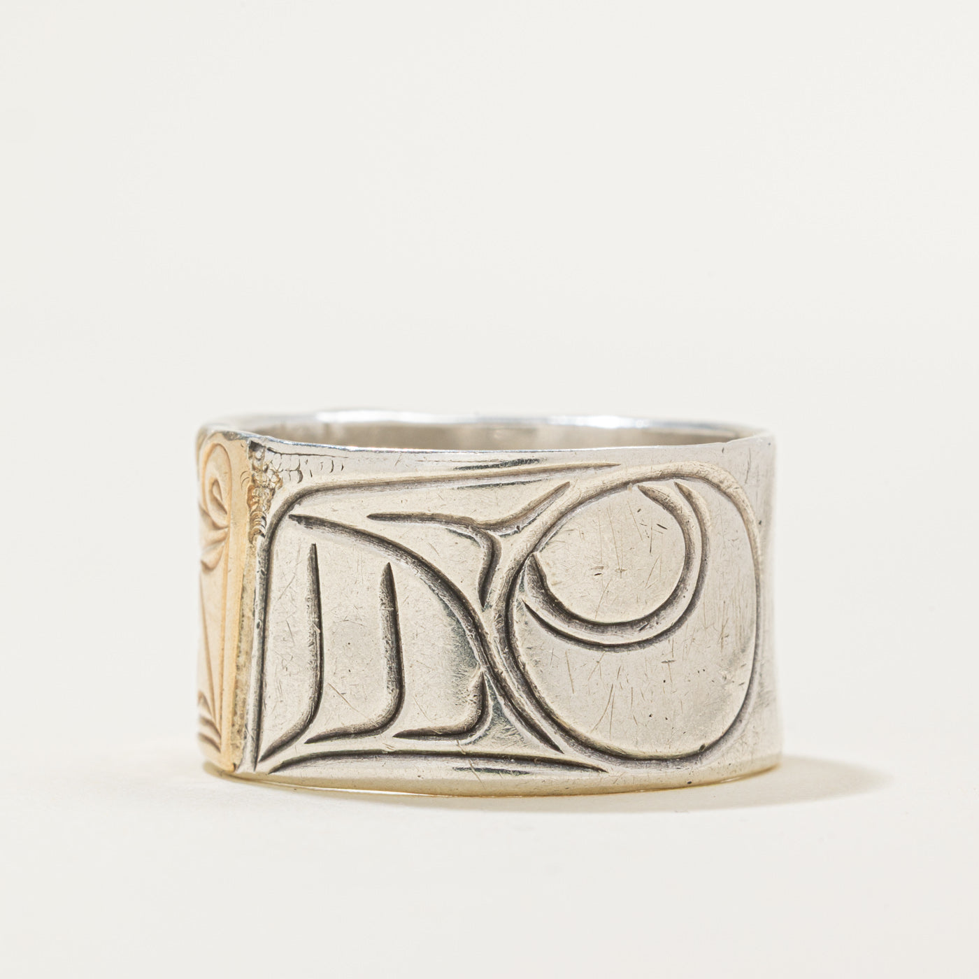 'Richard Lang' Sterling Silver and 14K Indigenous Carved Bear Ring | 12.8mm | SZ 10.75