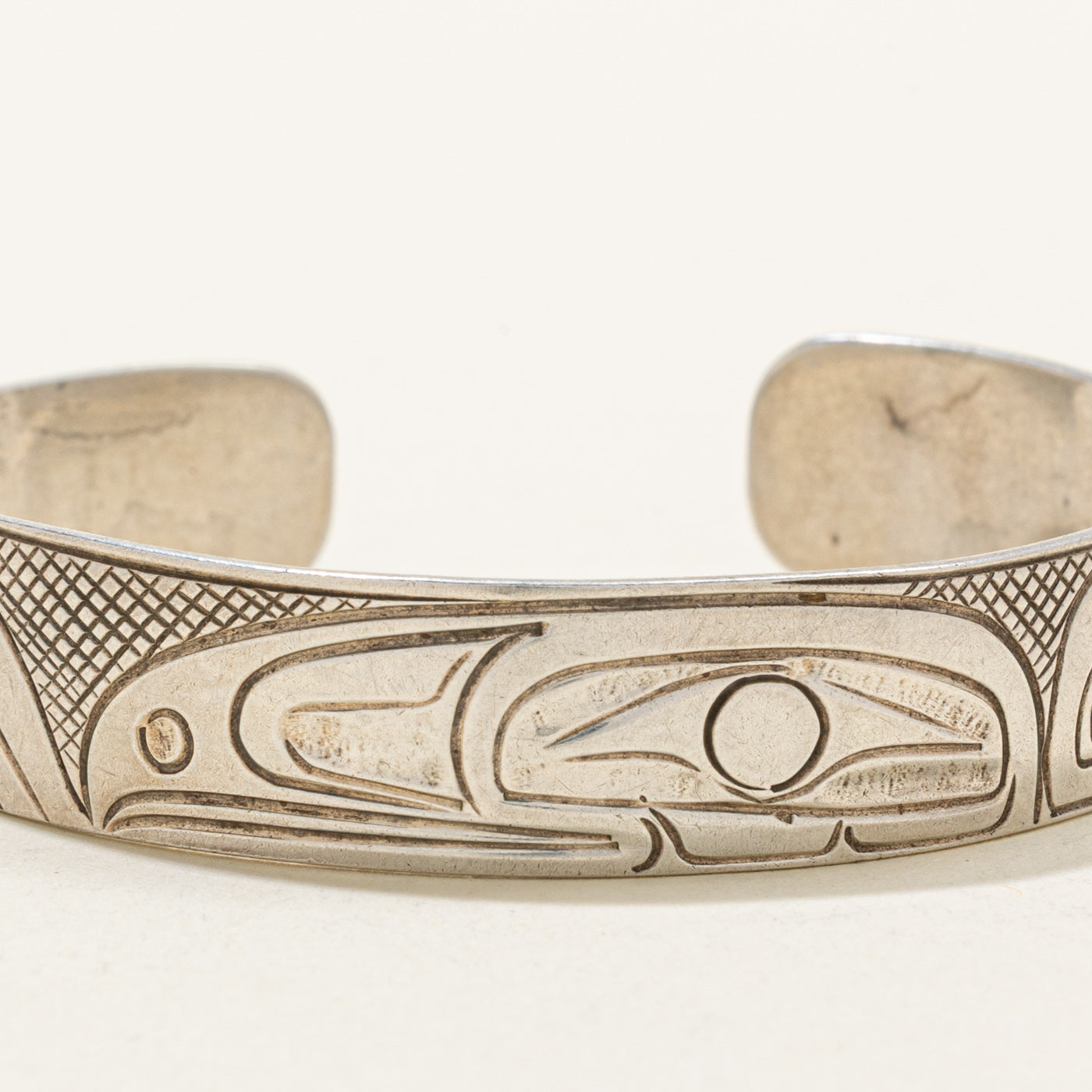 'Paddy Seaweed' Sterling Silver Indigenous Carved Bird Cuff | 6"