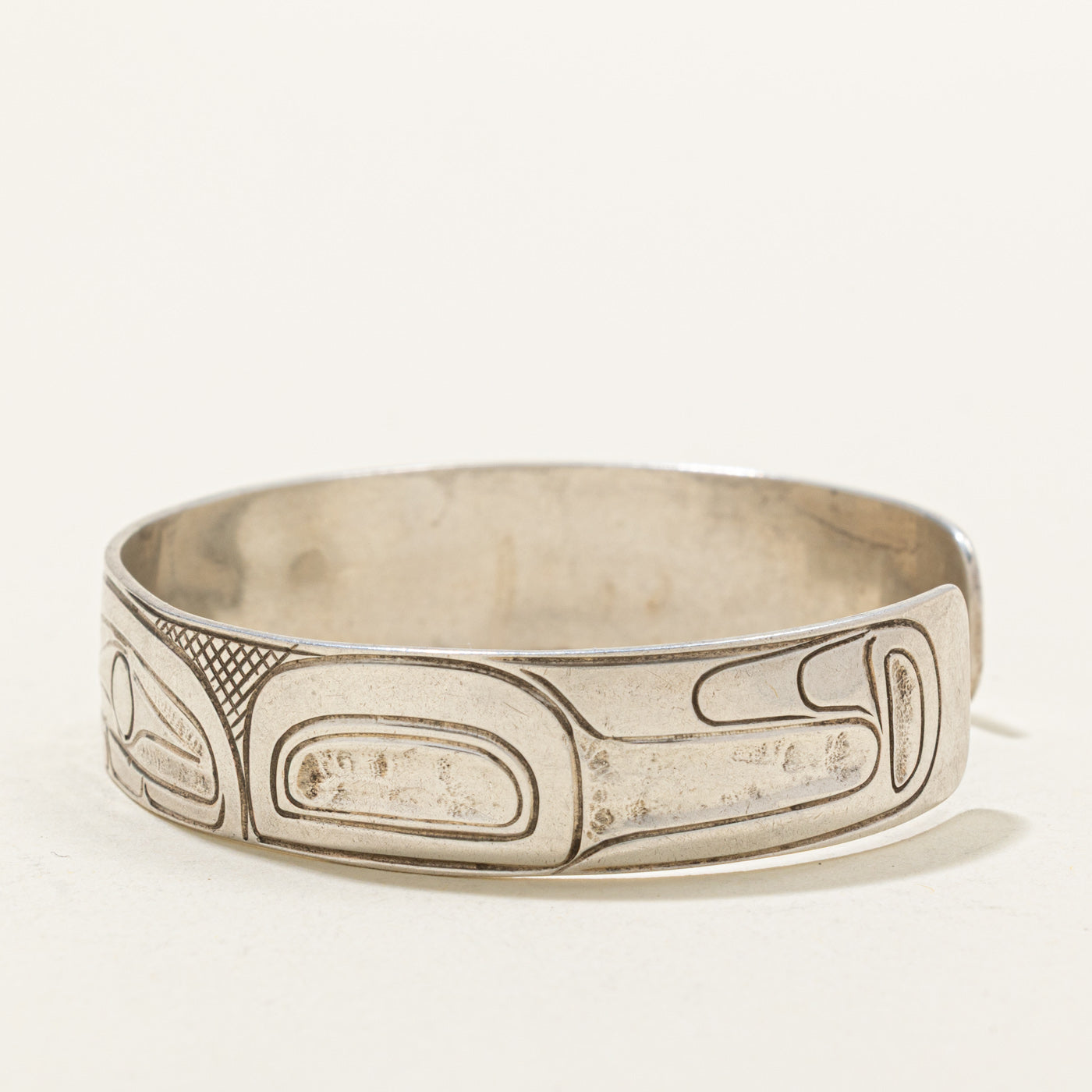 'Paddy Seaweed' Sterling Silver Indigenous Carved Bird Cuff | 6"
