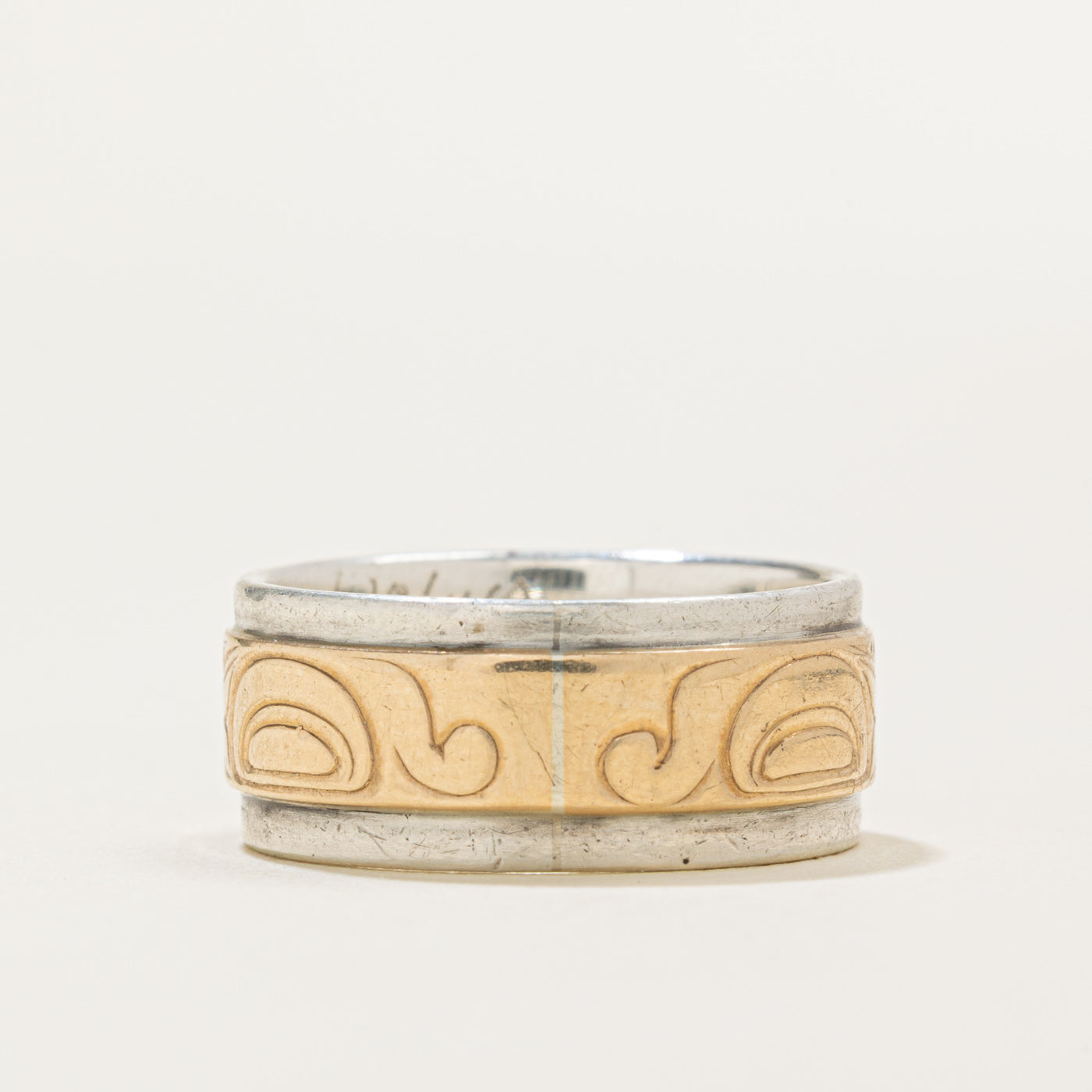 'Lloyd Wadhams Jr.' Sterling Silver & 14k Indigenous Carved Wolves Split Design Ring | SZ 5.5