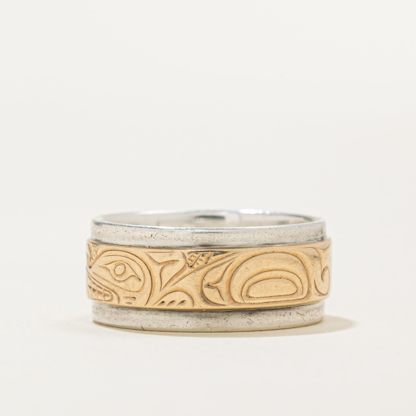 'Lloyd Wadhams Jr.' Sterling Silver & 14k Indigenous Carved Wolves Split Design Ring | SZ 5.5