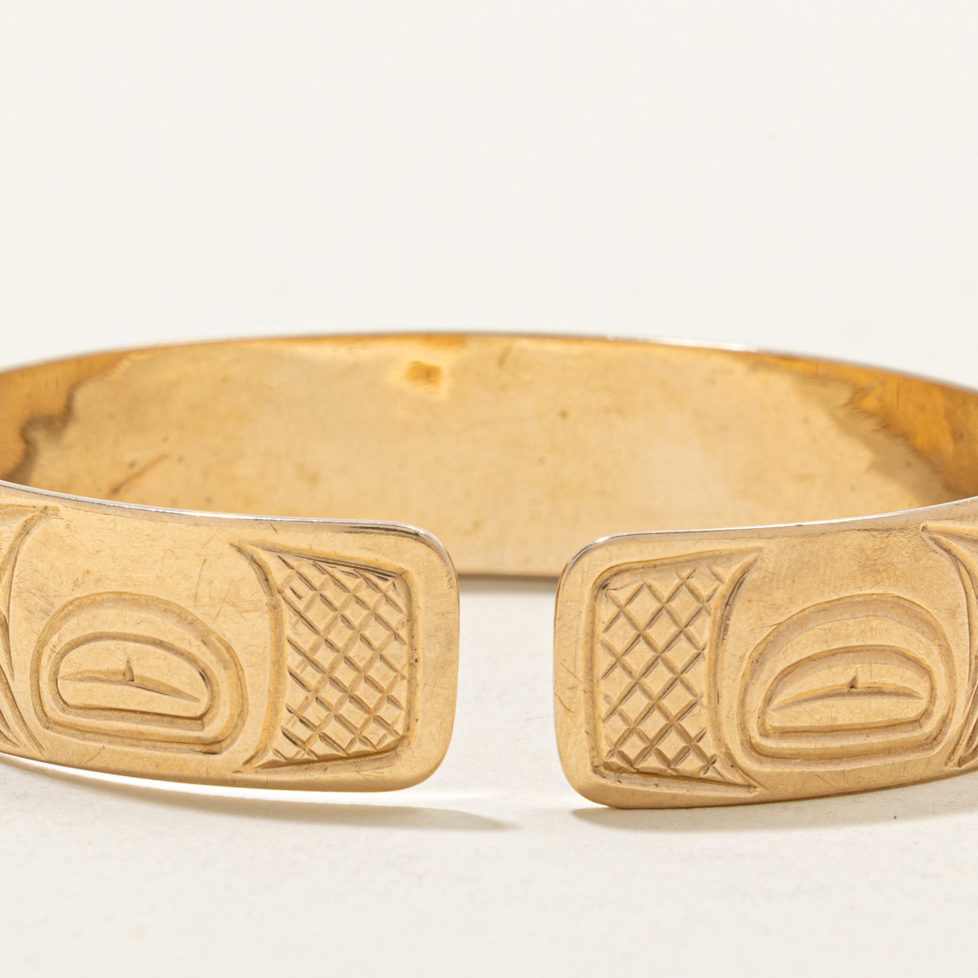14K Yellow Gold Indigenous Carved Beaver Cuff | 6.5"