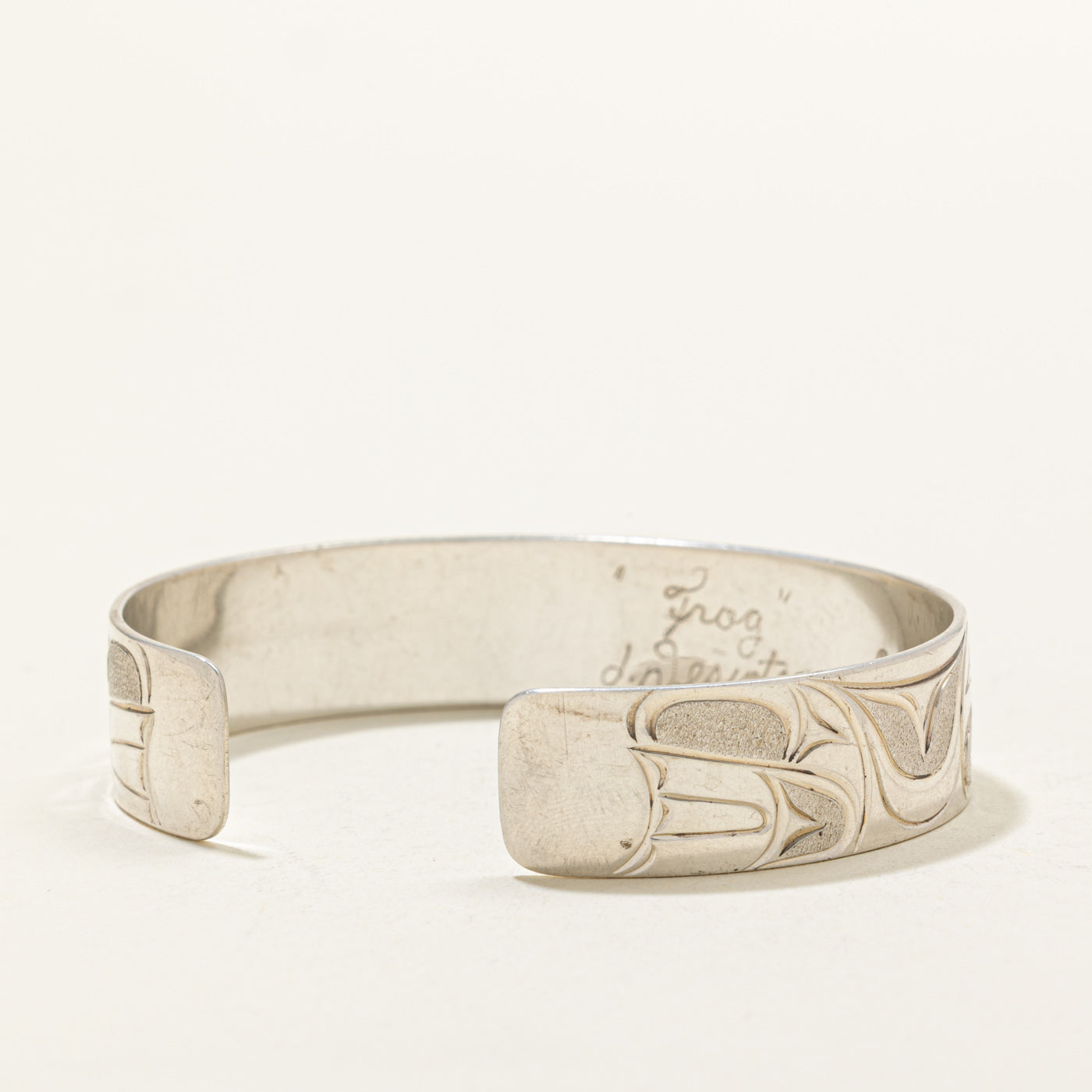 'Joe Descoteaux' Sterling Silver Indigenous Carved Frog Cuff | 6"