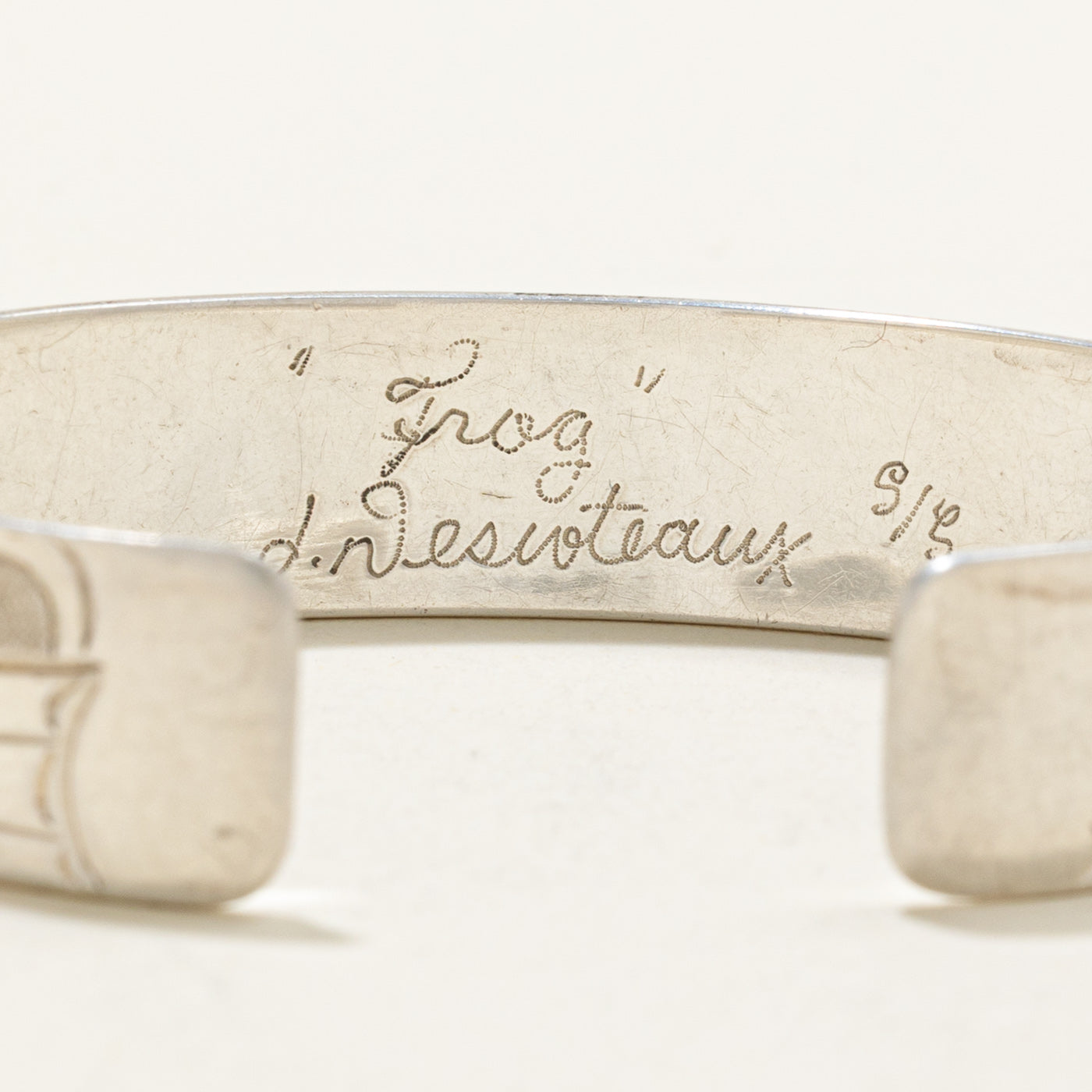 'Joe Descoteaux' Sterling Silver Indigenous Carved Frog Cuff | 6"