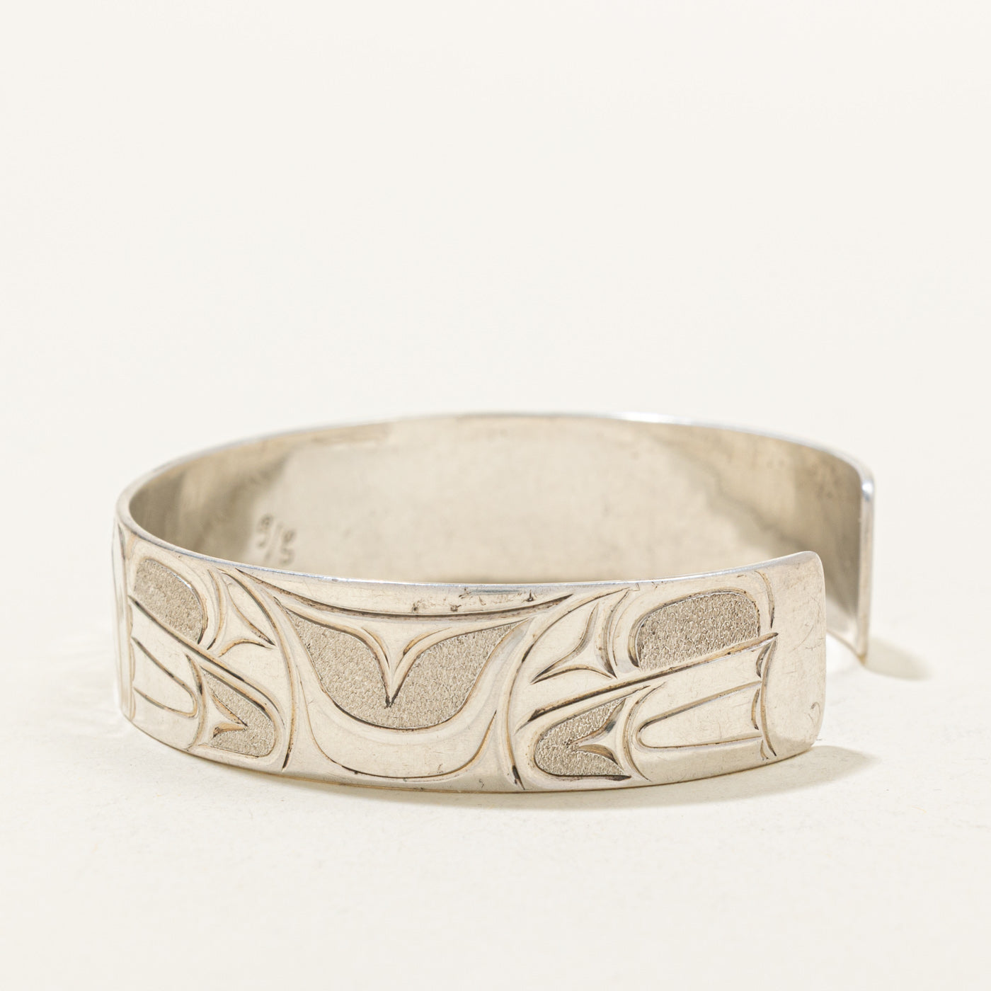 'Joe Descoteaux' Sterling Silver Indigenous Carved Frog Cuff | 6"