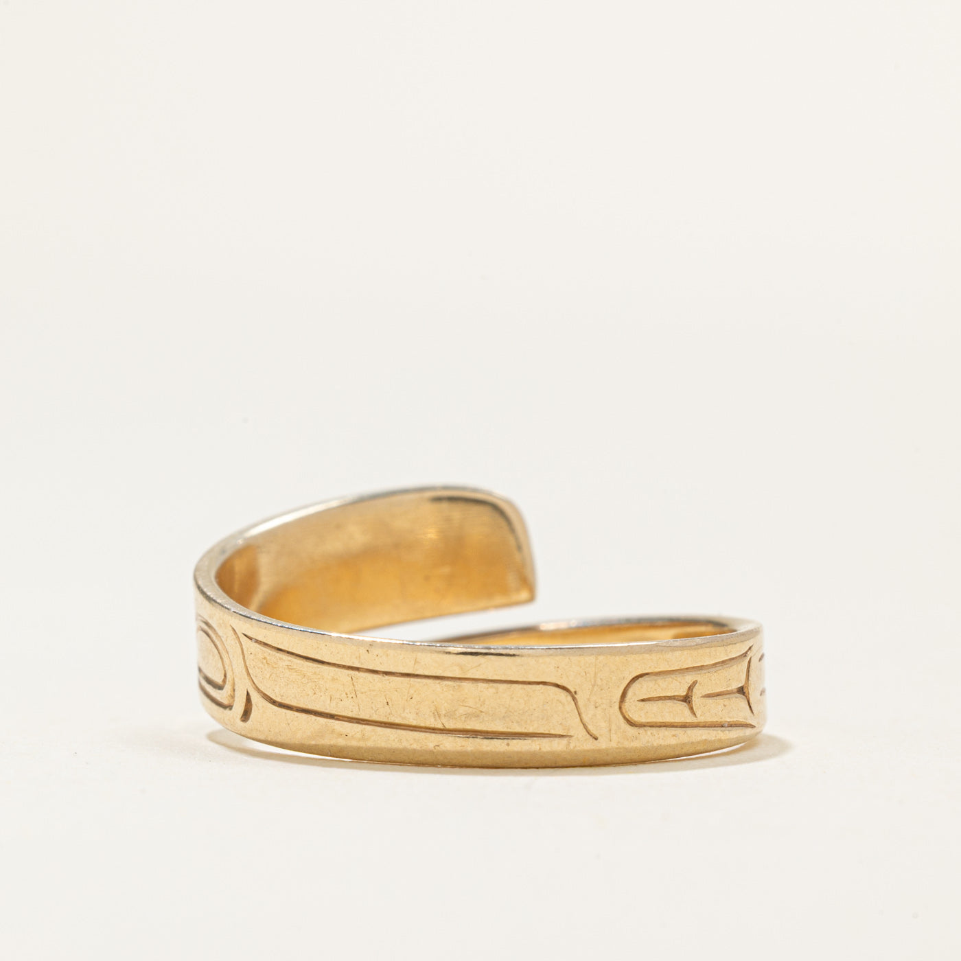 'Bill Helin' 14k Yellow Gold Indigenous Carved Hummingbird Ring | SZ 9.0