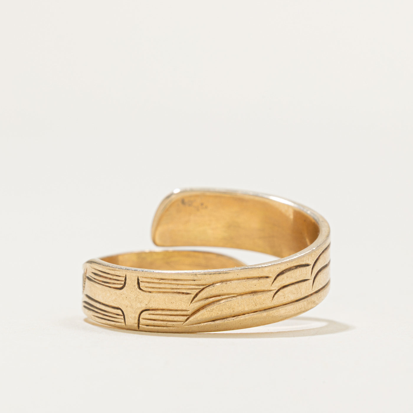 'Bill Helin' 14k Yellow Gold Indigenous Carved Raven Bypass Ring | SZ 6.5