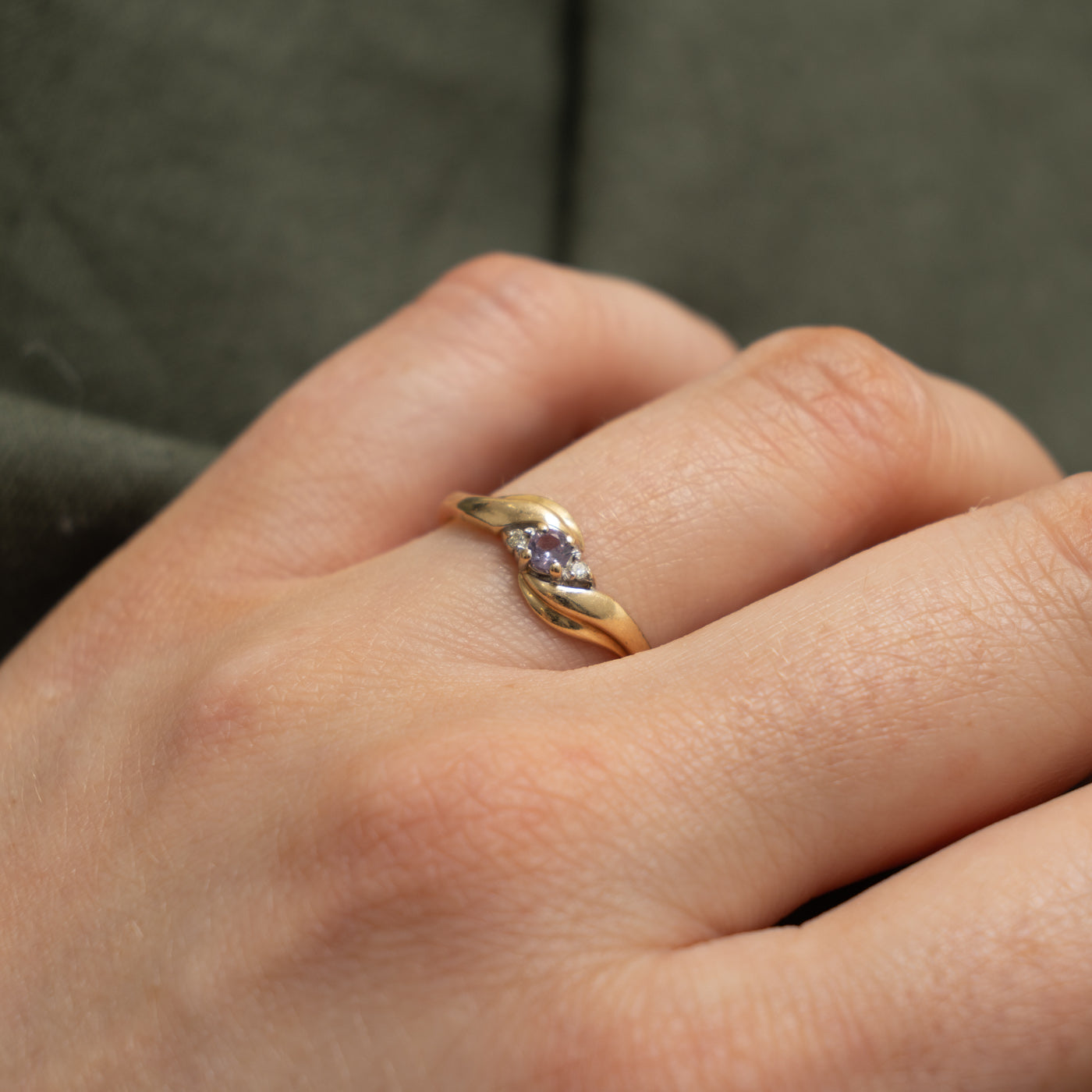 10k Synthetic Sapphire & Diamond Cluster Wave Bypass Ring | 0.09ct, 0.01ctw | SZ 8