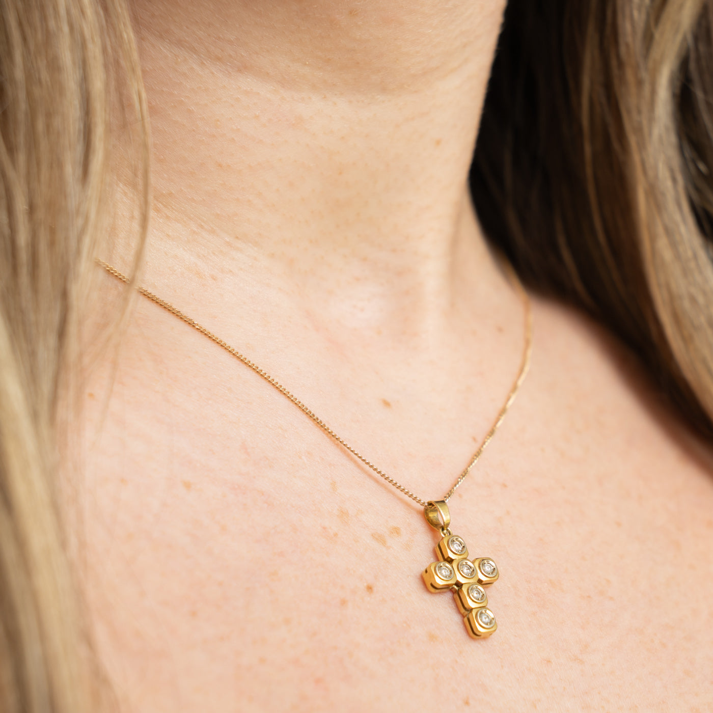 18k Diamond Cross Pendant | 0.18ctw