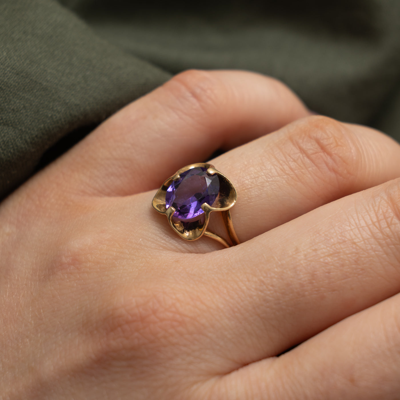 10k Solitaire Synthetic Sapphire Floral Ring | 2.30ct | SZ 6.25