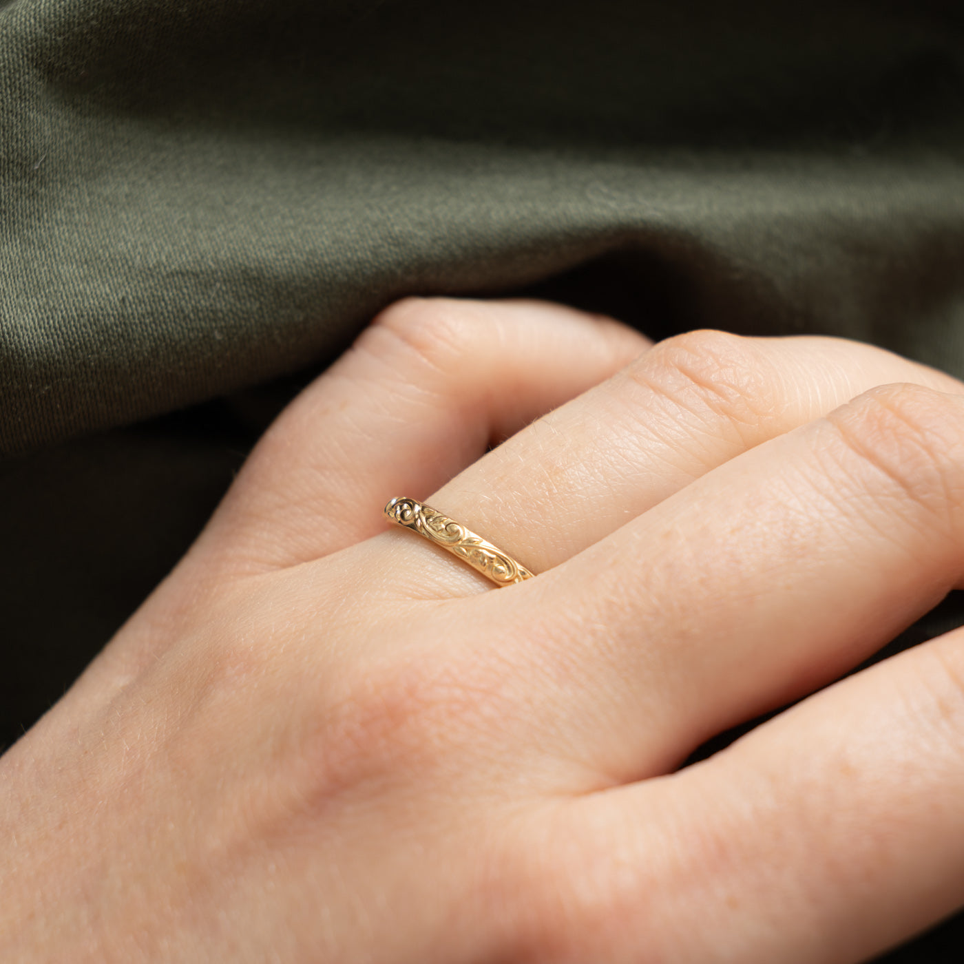 '100 Ways' 10k Ornate Detail Band | Sizes Available