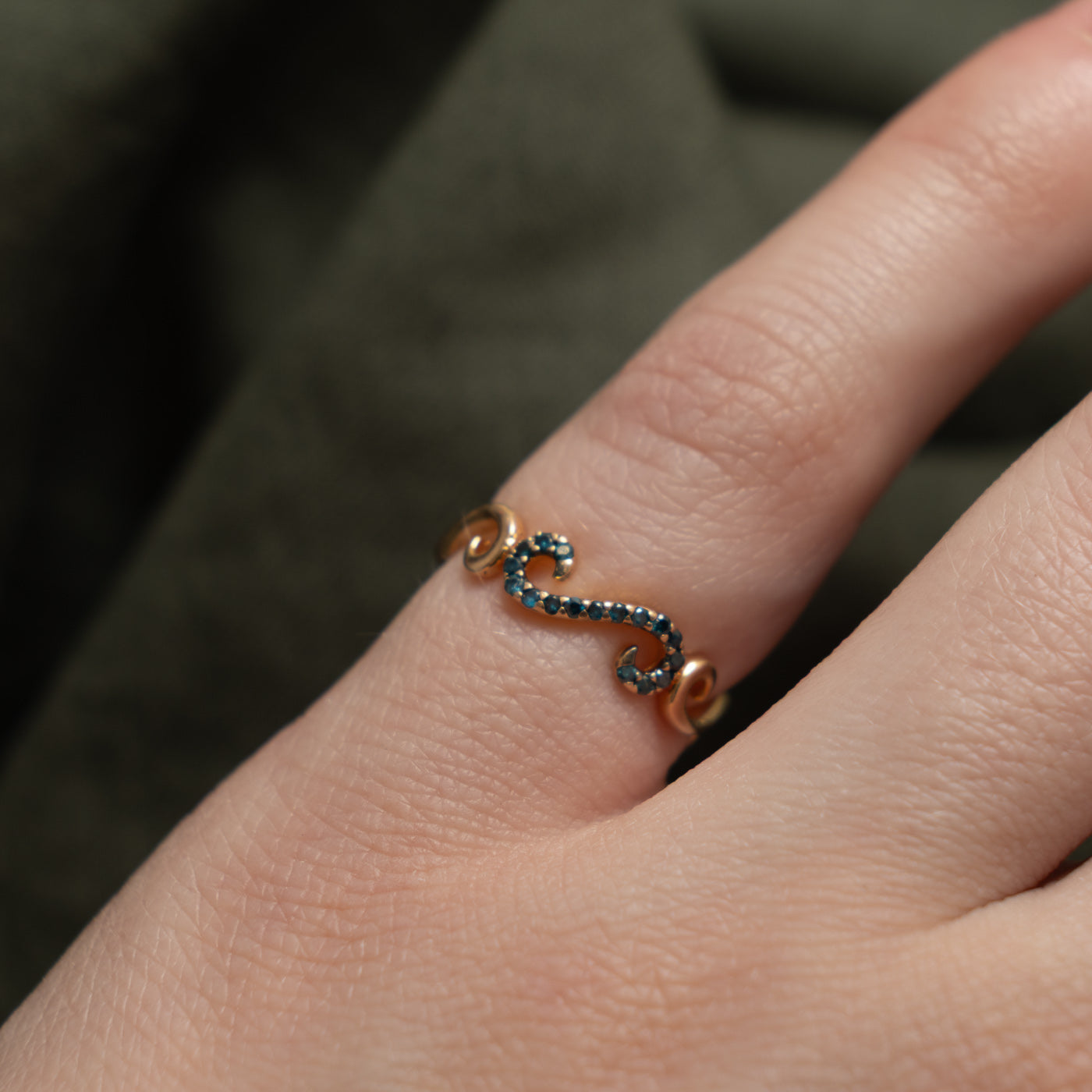 18k Blue Diamond Scrollwork Ring | 0.05ctw | SZ 2.75