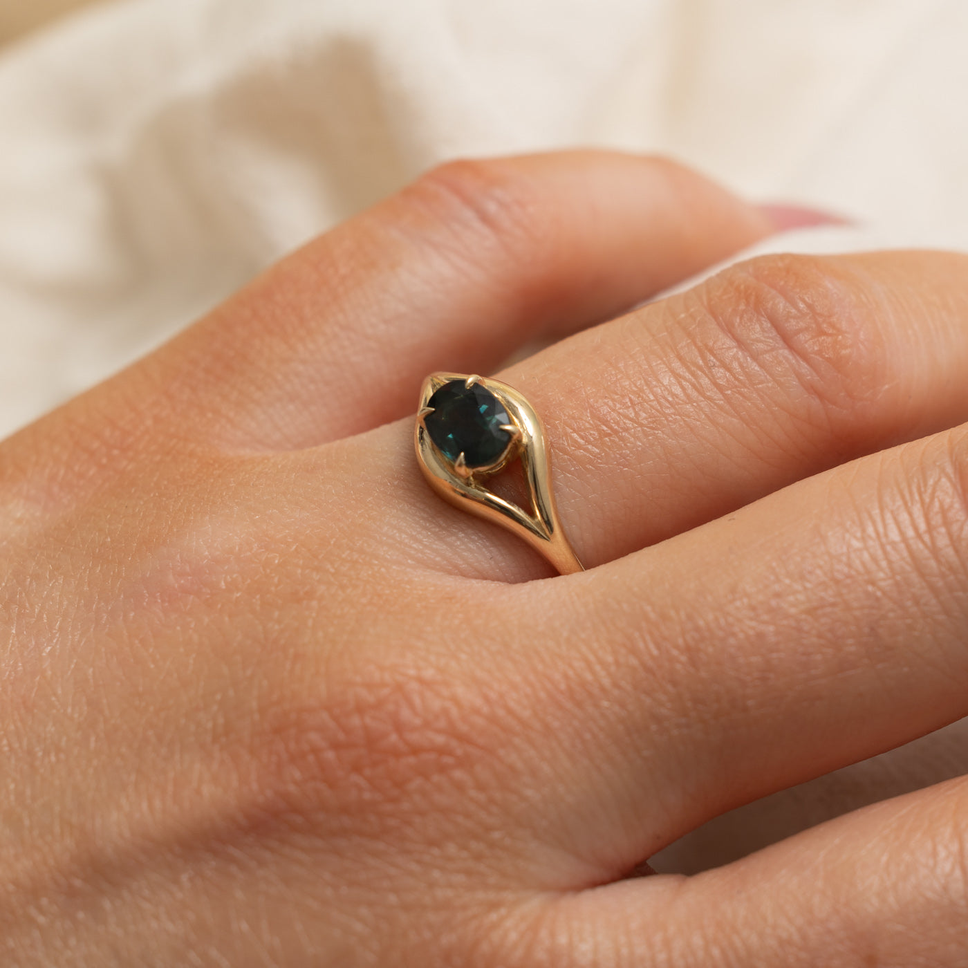 '100 Ways' 10k Green Sapphire East West Ring | 1.13ct | SZ 6.75