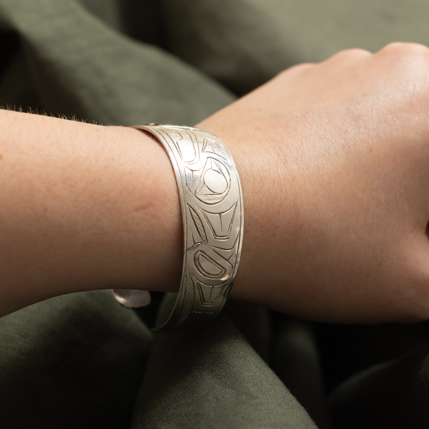 Sterling Silver Indigenous Carved Eagle Split Design Cuff | 6.5"