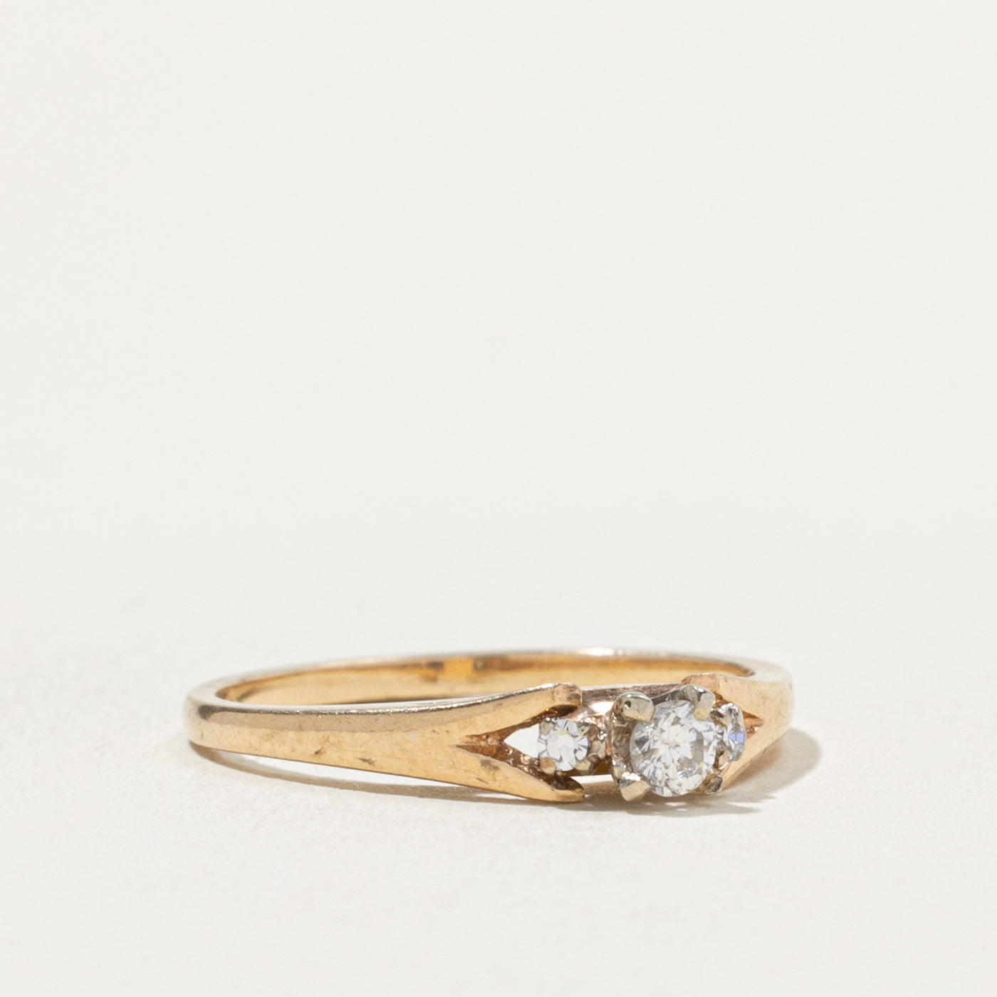 14k Diamond Accented Tapered Ring | SZ 5.75