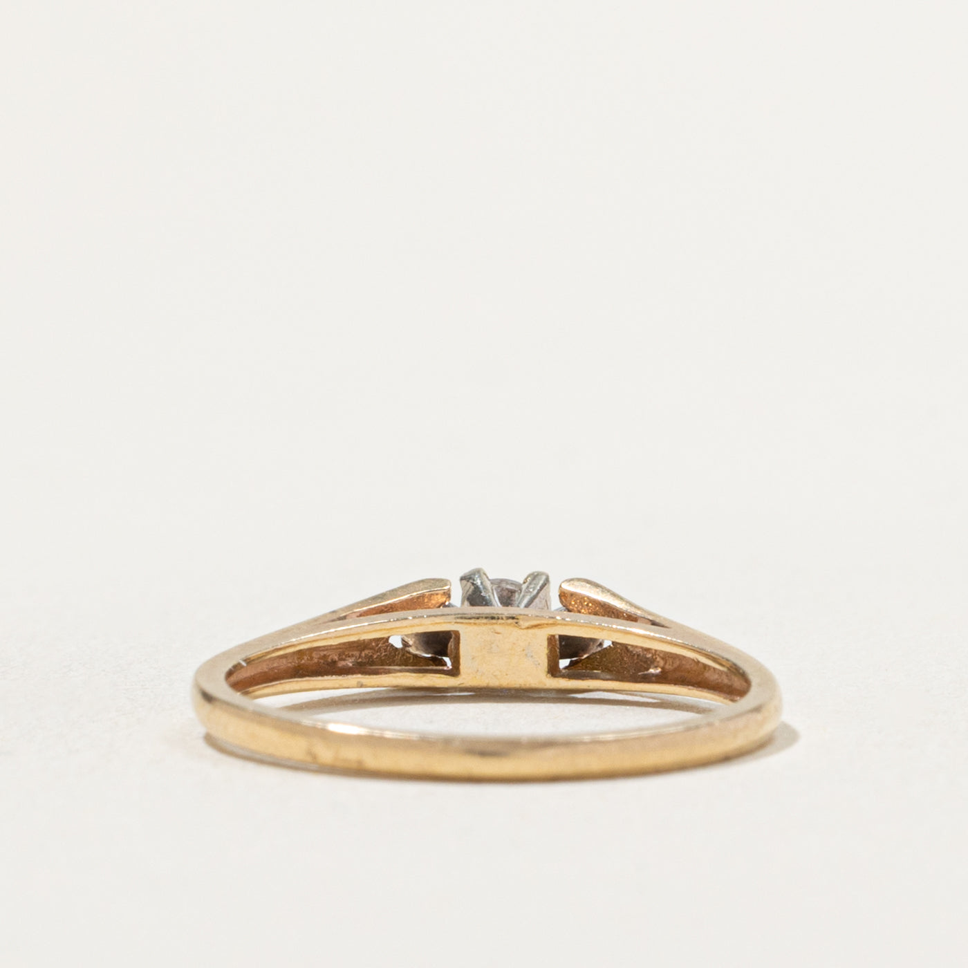 14k Diamond Accented Tapered Ring | SZ 5.75