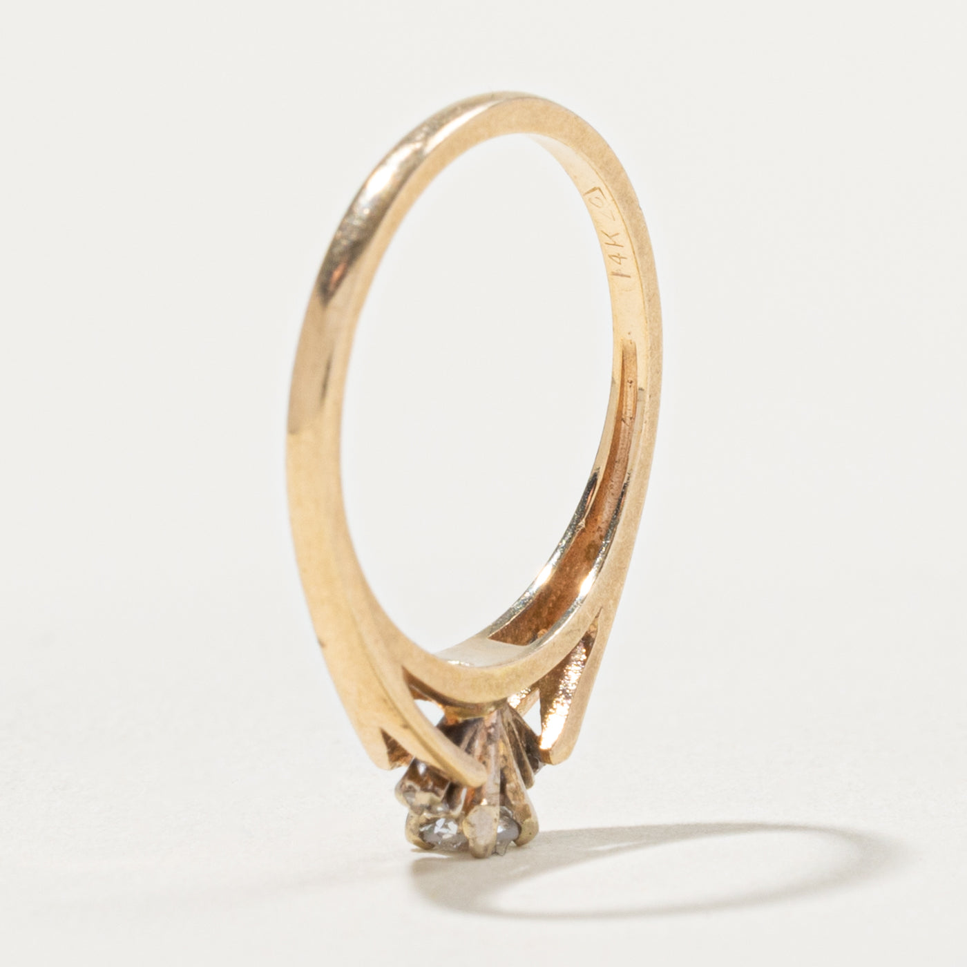 14k Diamond Accented Tapered Ring | SZ 5.75