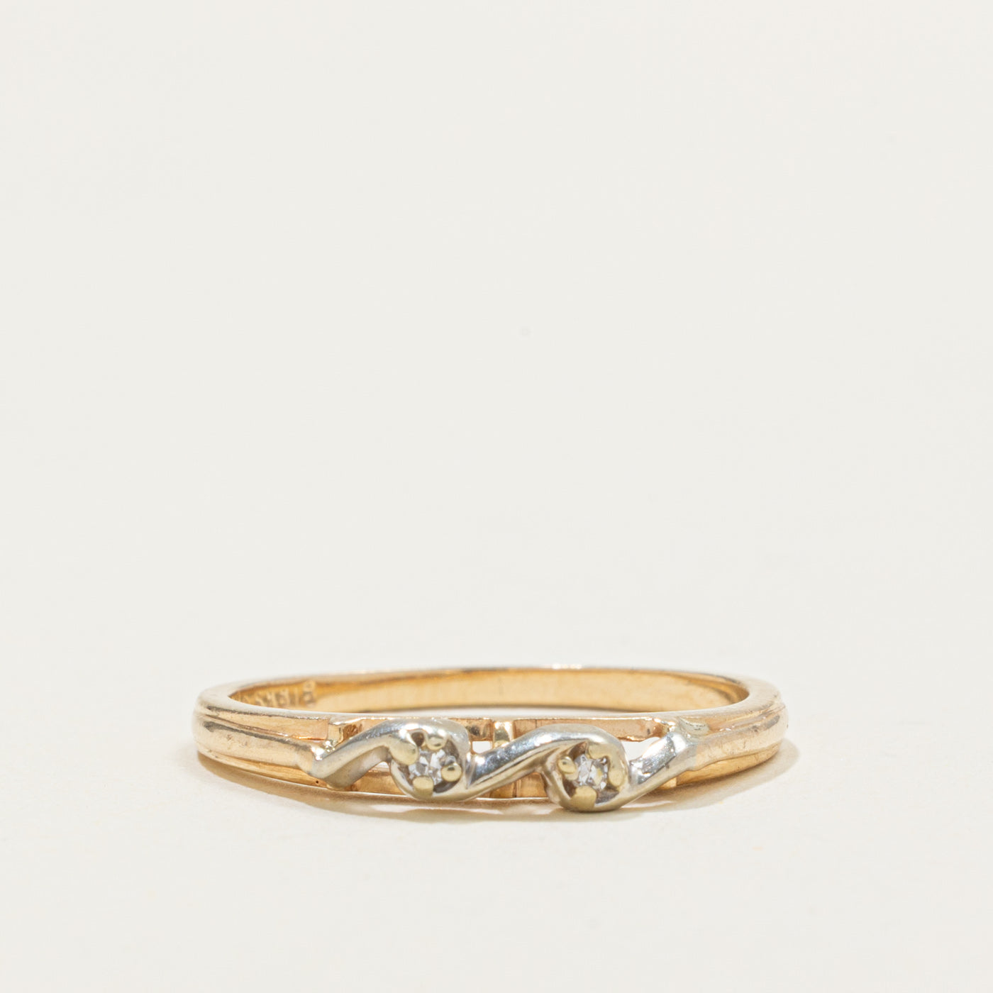 'Birks' 14k Two Stone Diamond Scrollwork Band | SZ 7.75